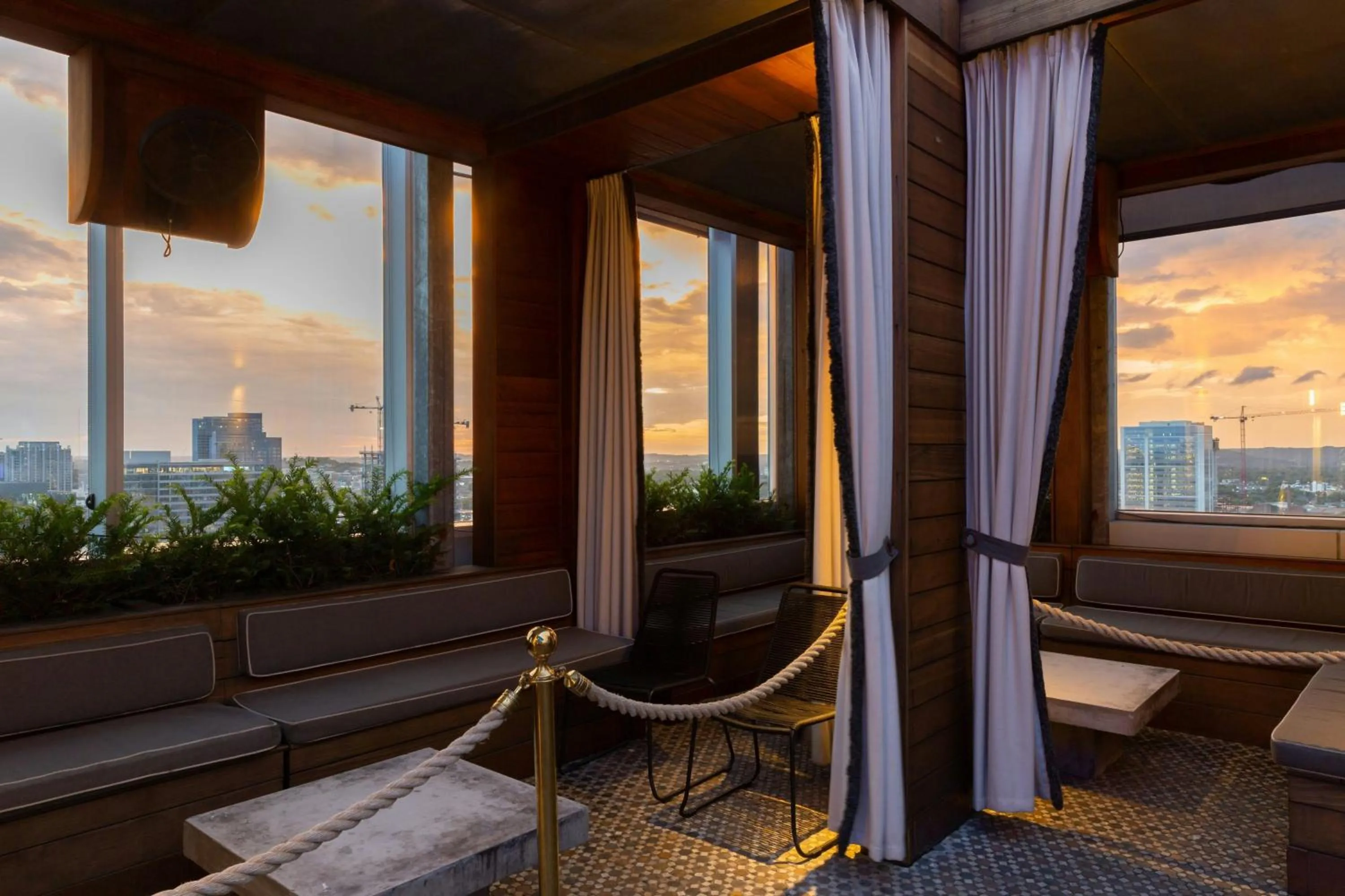 Lounge or bar in The Westin Nashville