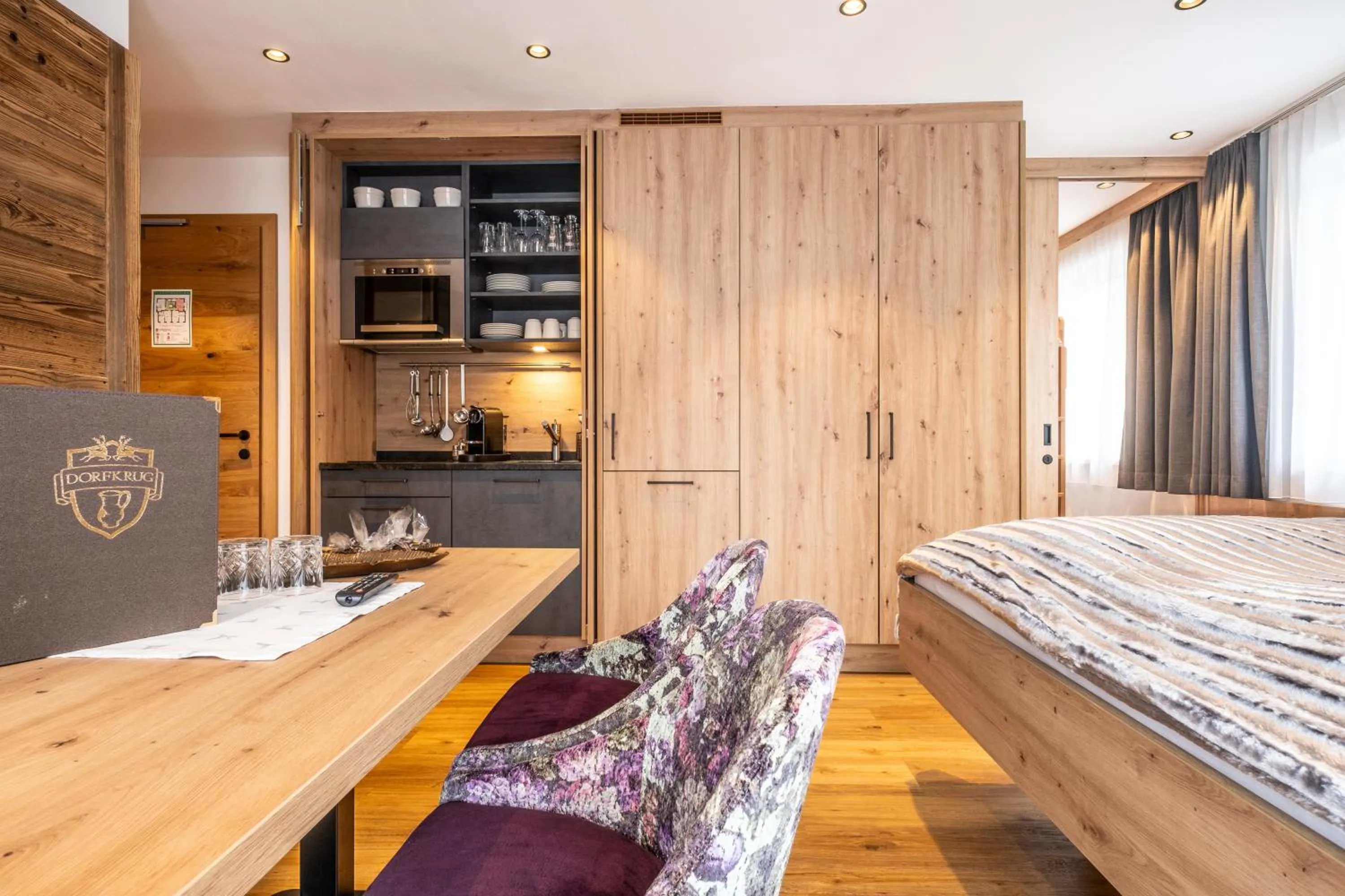 Bed in Dorfkrug Kaprun - Luxury Suites & Appartements