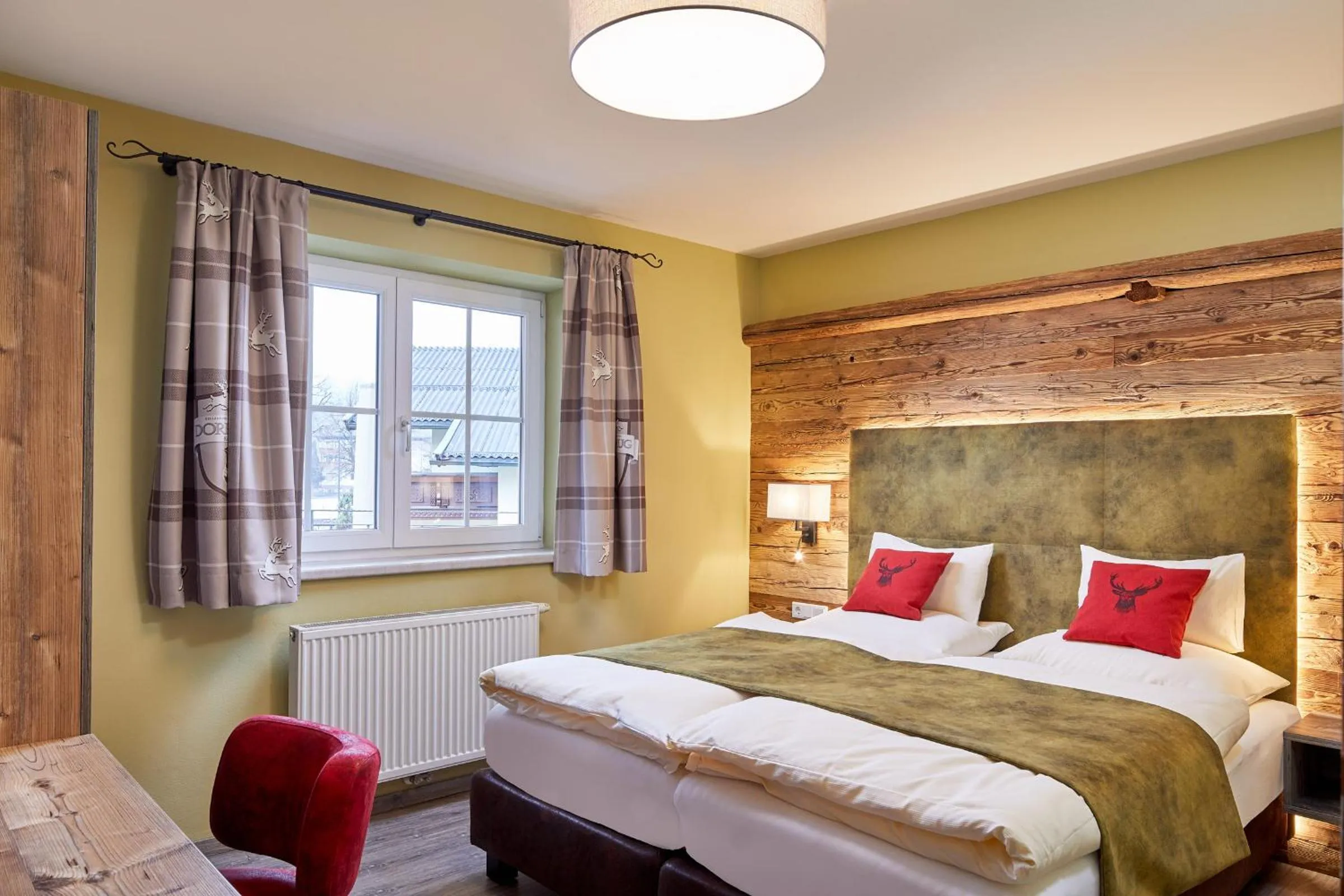 Bed in Dorfkrug Kaprun - Luxury Suites & Appartements