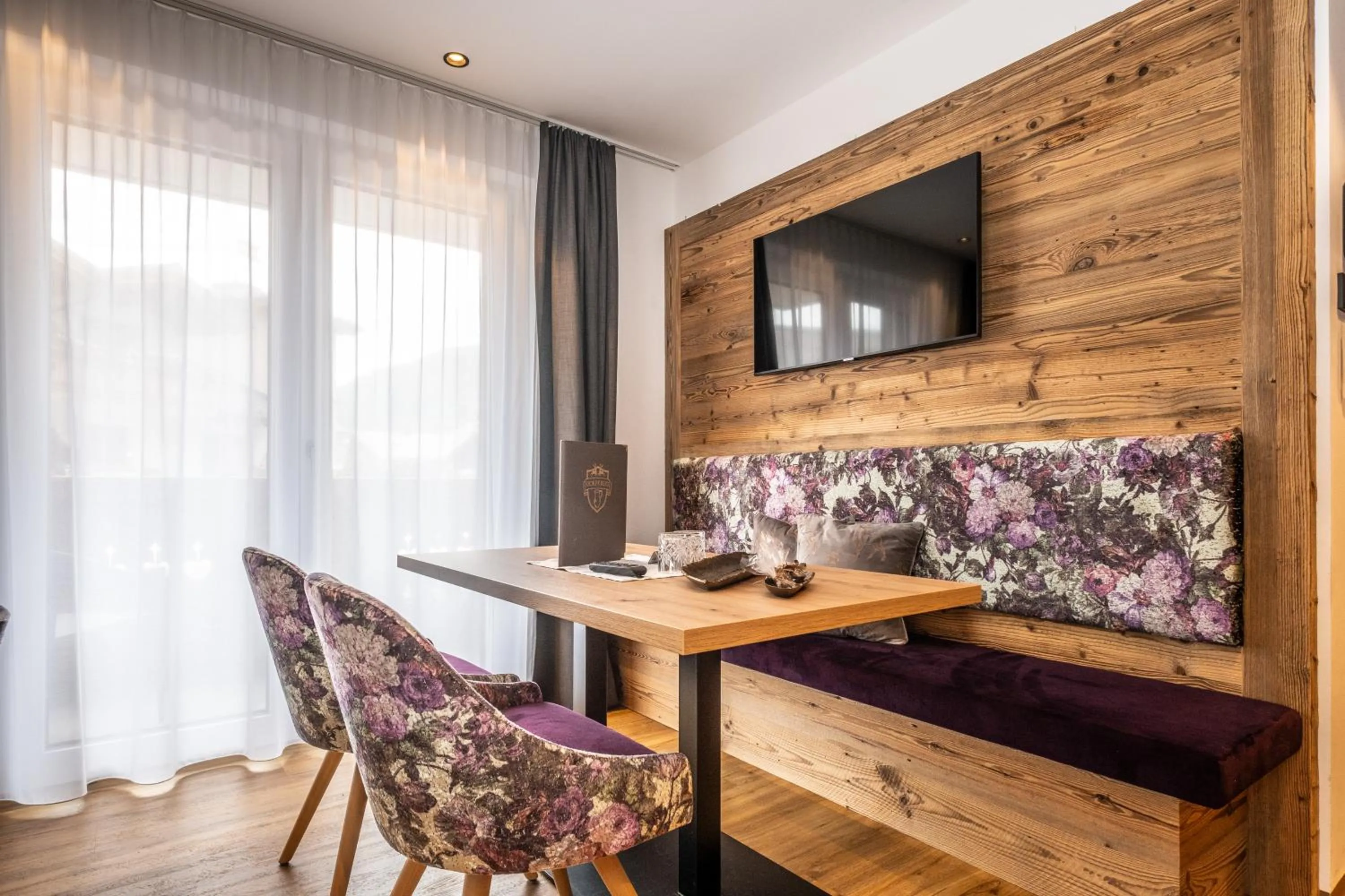 TV and multimedia in Dorfkrug Kaprun - Luxury Suites & Appartements