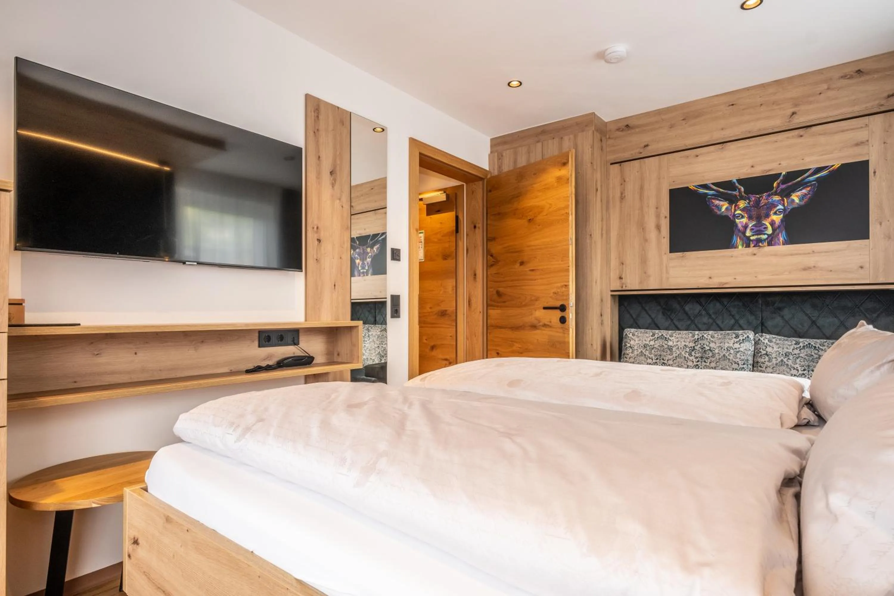 Bed in Dorfkrug Kaprun - Luxury Suites & Appartements