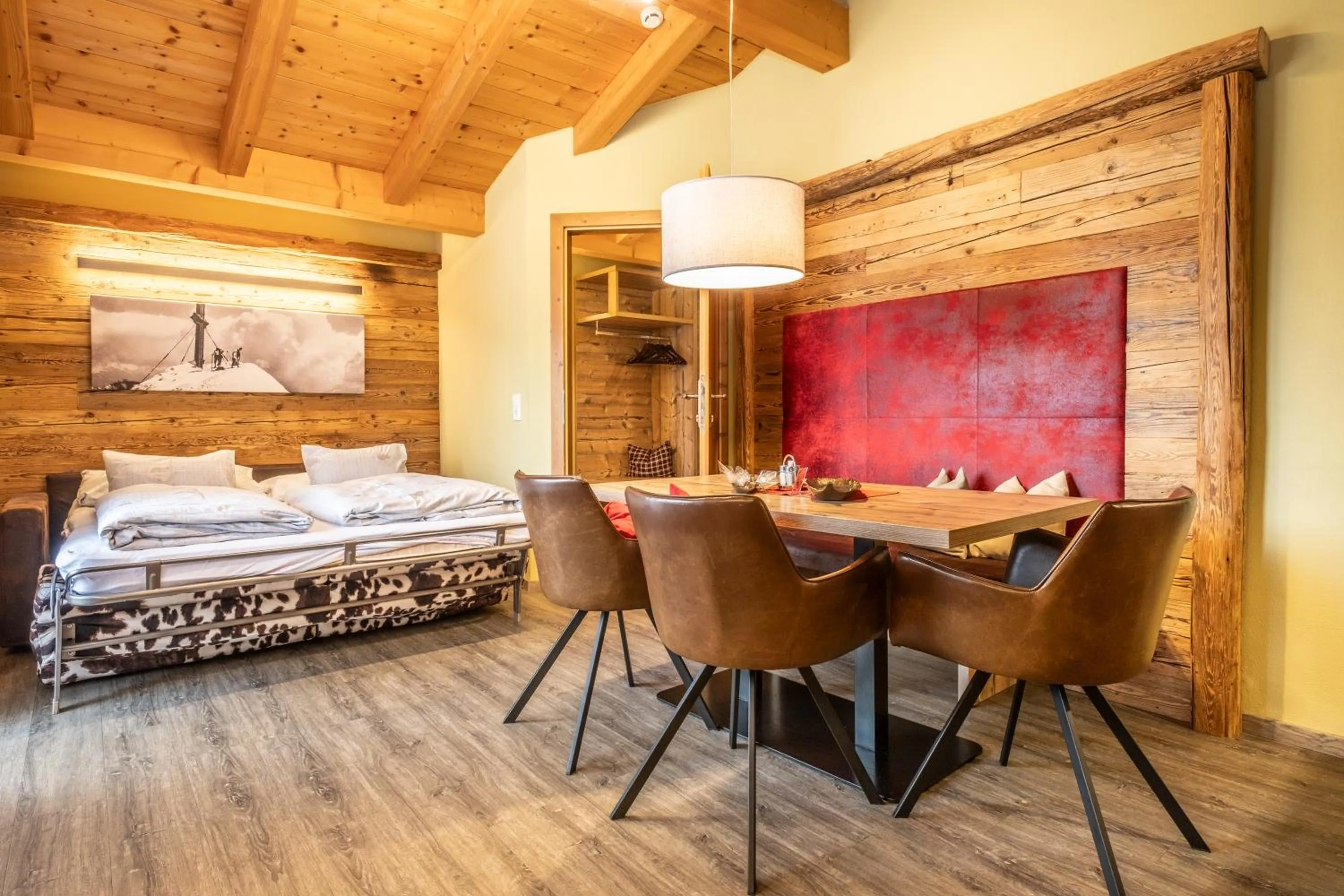 Bed in Dorfkrug Kaprun - Luxury Suites & Appartements