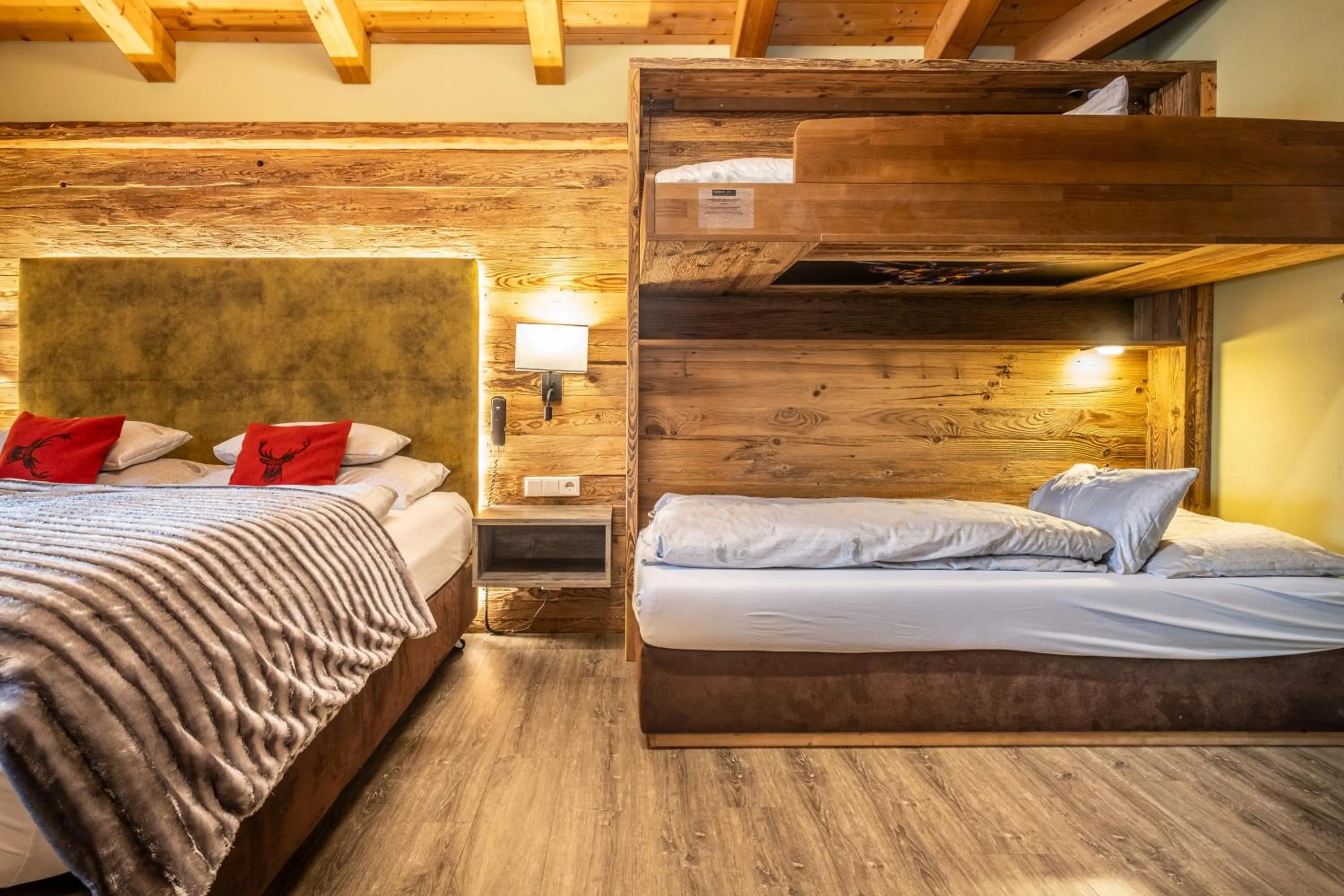 Bed in Dorfkrug Kaprun - Luxury Suites & Appartements