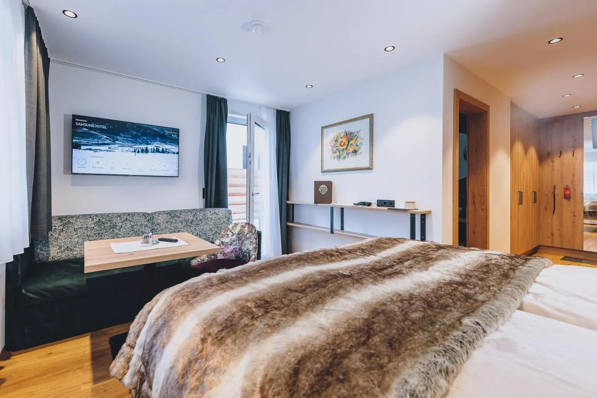 Bed in Dorfkrug Kaprun - Luxury Suites & Appartements