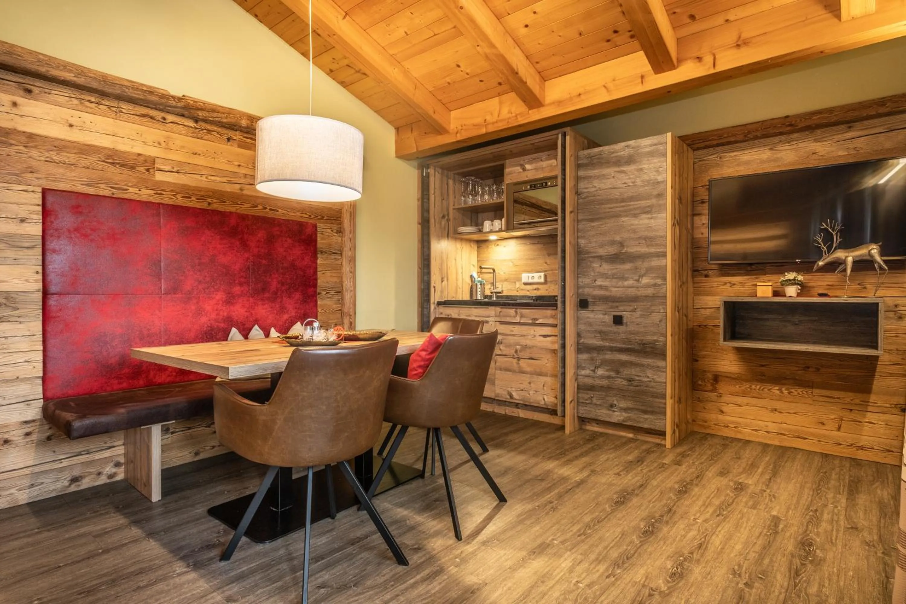 Kitchen or kitchenette in Dorfkrug Kaprun - Luxury Suites & Appartements