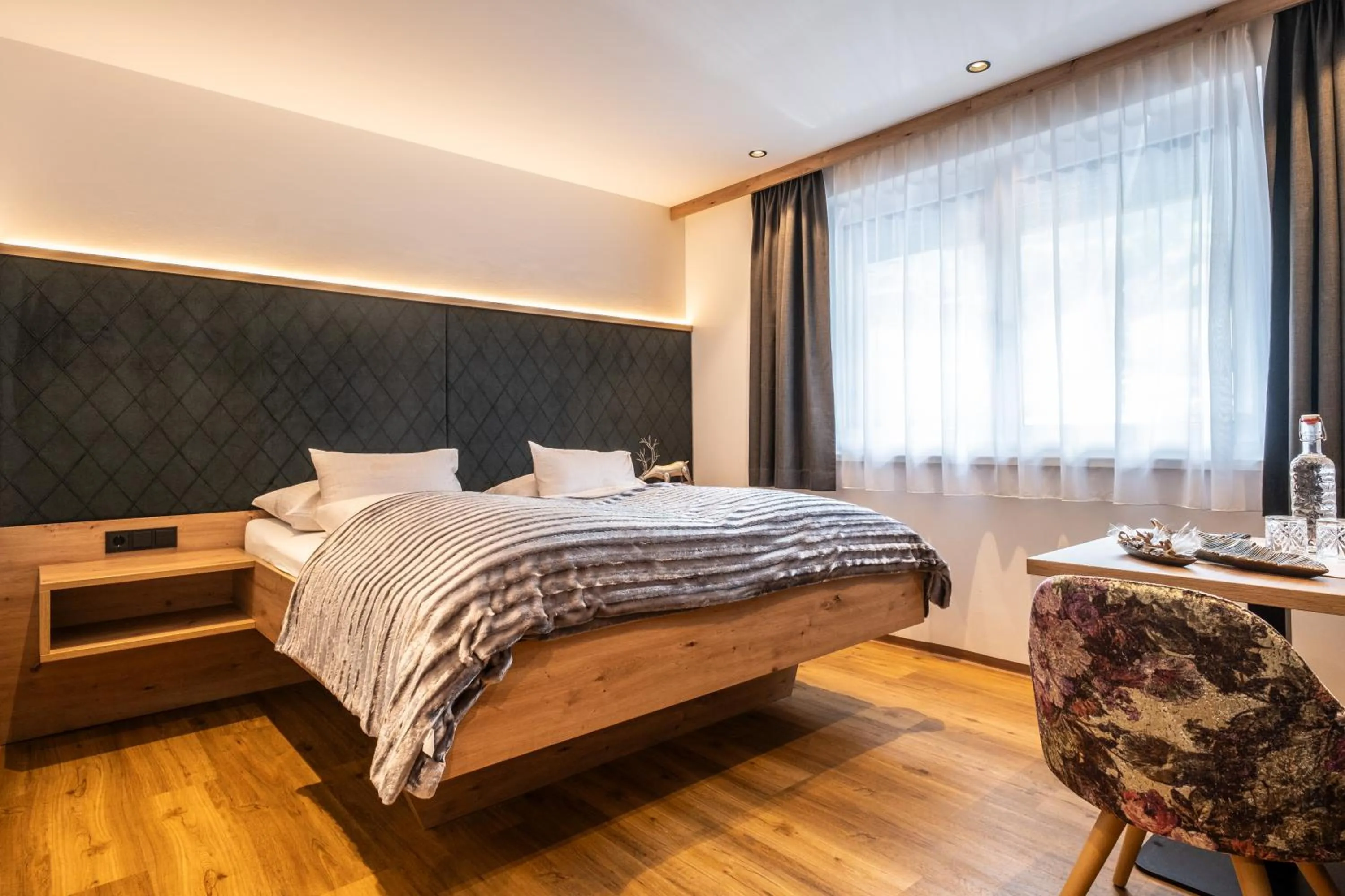 Bed in Dorfkrug Kaprun - Luxury Suites & Appartements