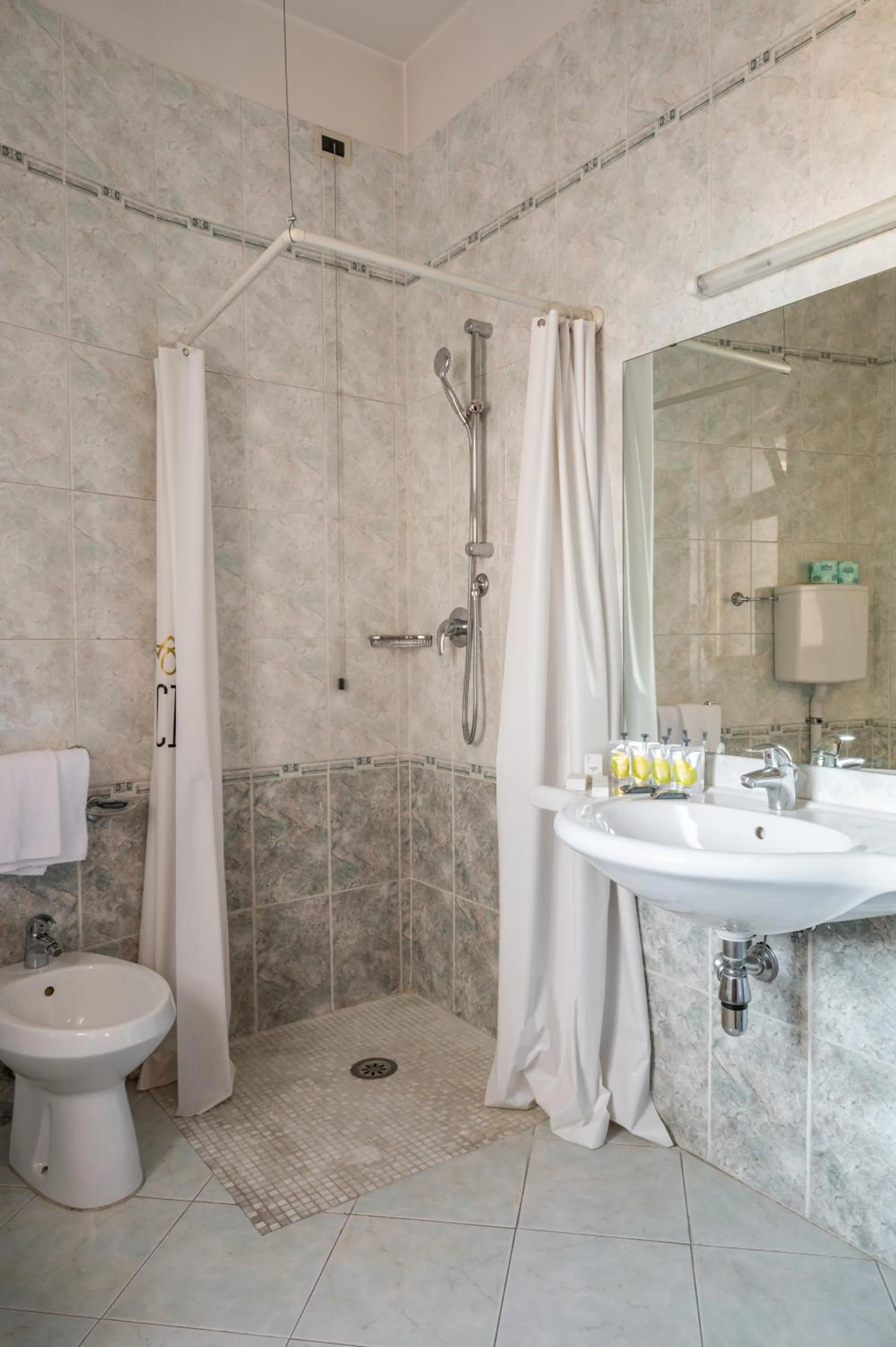 Bathroom in Hotel Terme Posta Padova HOTEL RC12