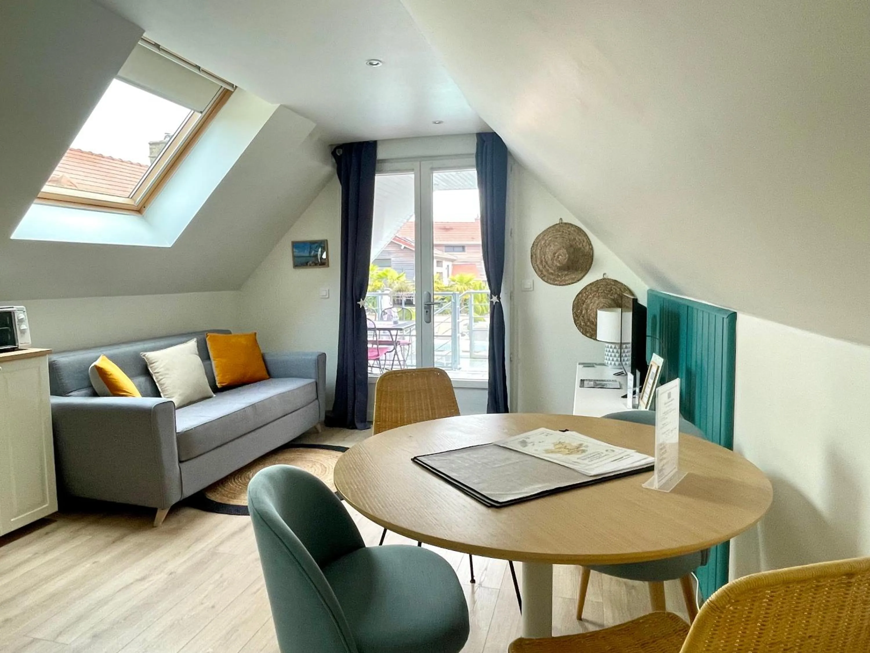 Living room, Bed in Gîte de la Croix