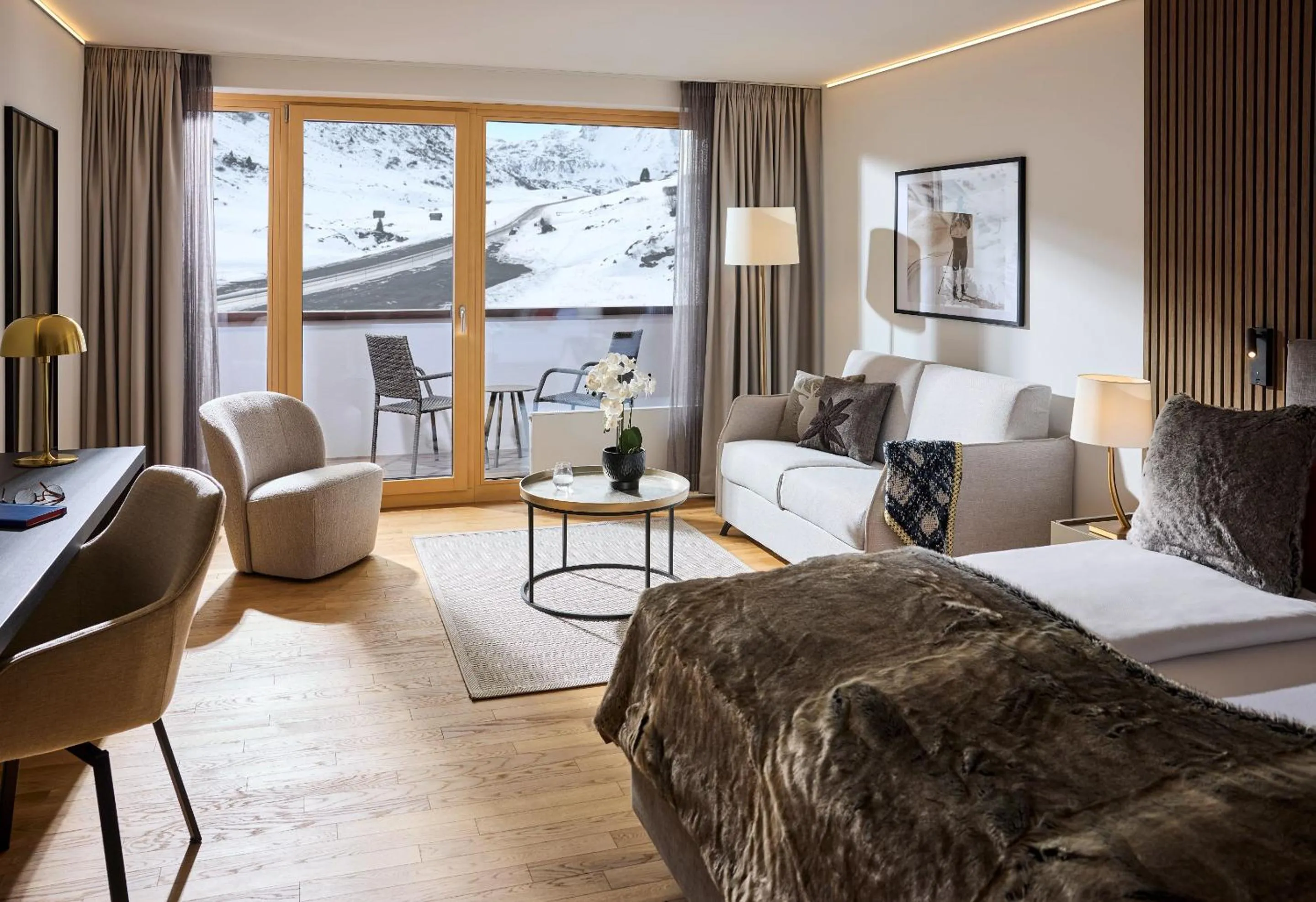 Photo of the whole room, Bed in ROBINSON ALPENROSE Zürs