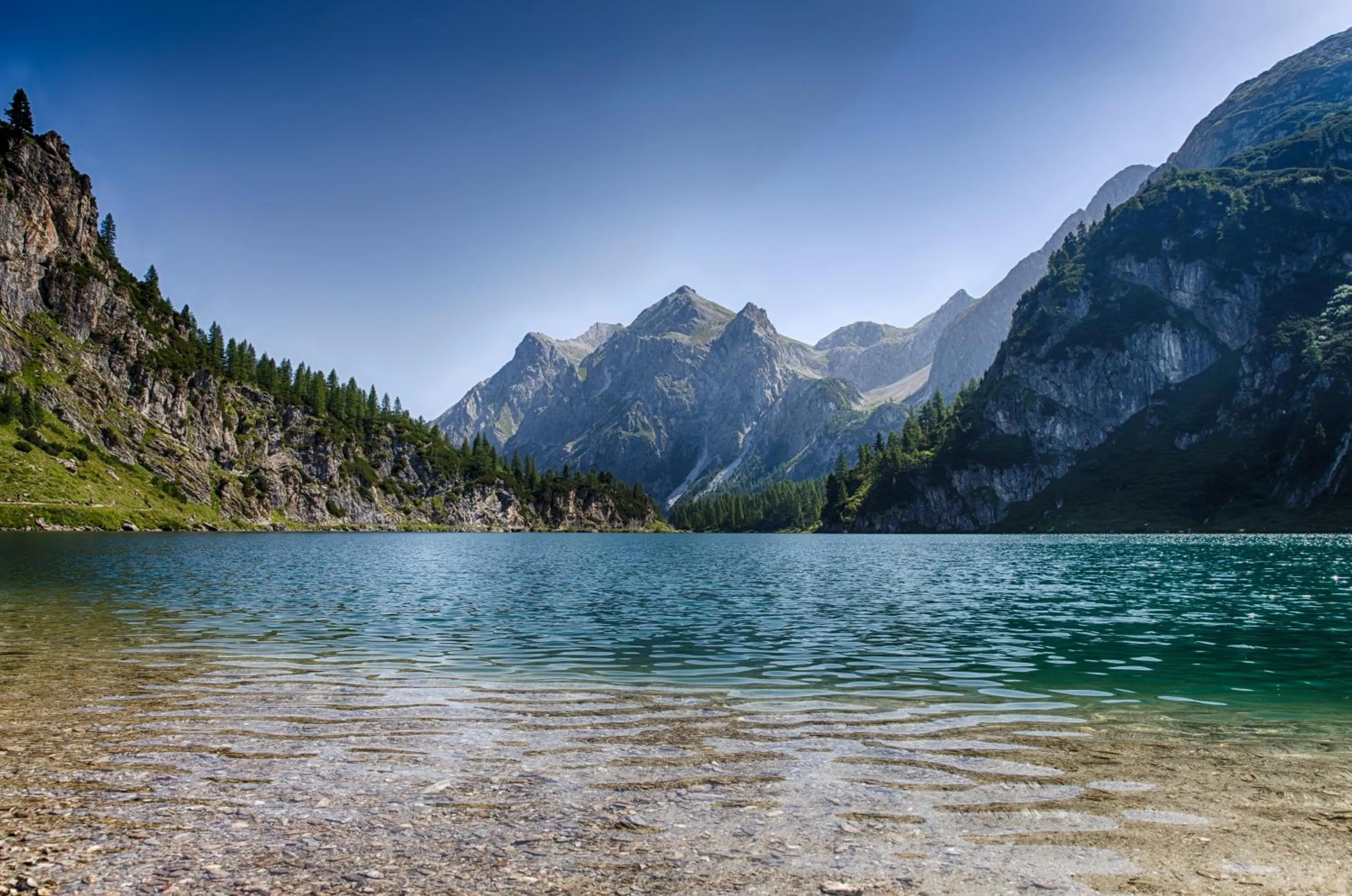 Lake view in ROBINSON AMADÉ