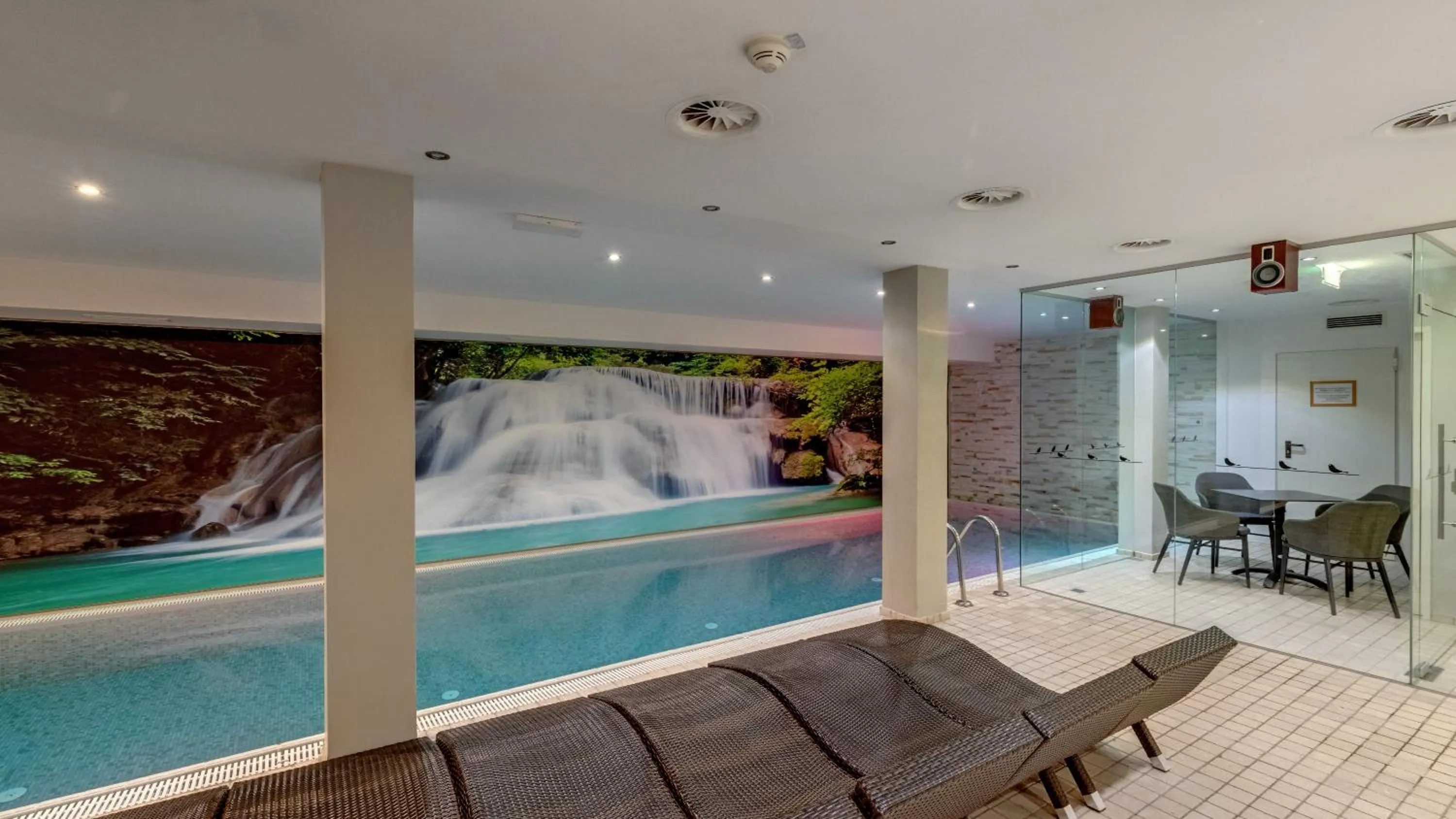 Swimming pool in Banyan