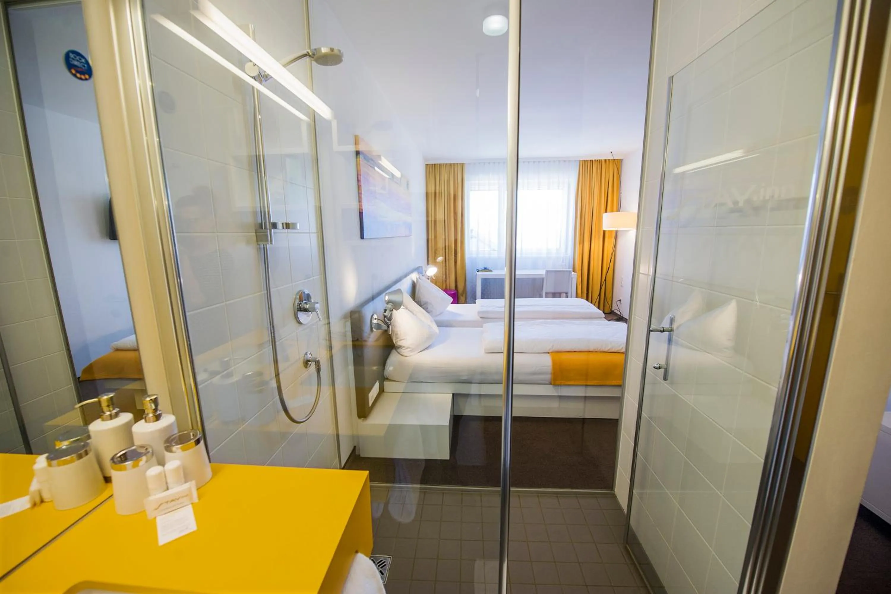 Shower, Bed in STAY.inn Comfort Art Hotel Schwaz