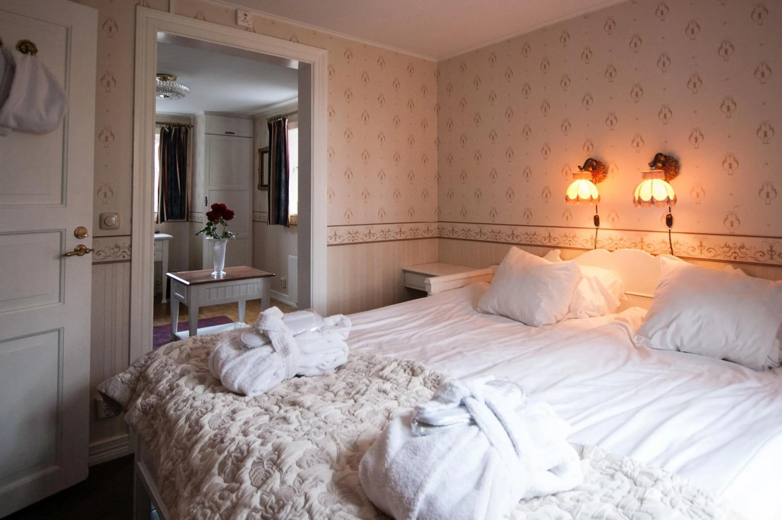 Photo of the whole room, Bed in Slottshotellet