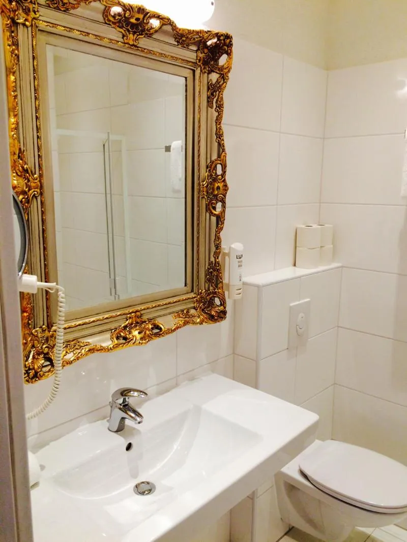 Bathroom in Stadthotel Restaurant Auerhahn