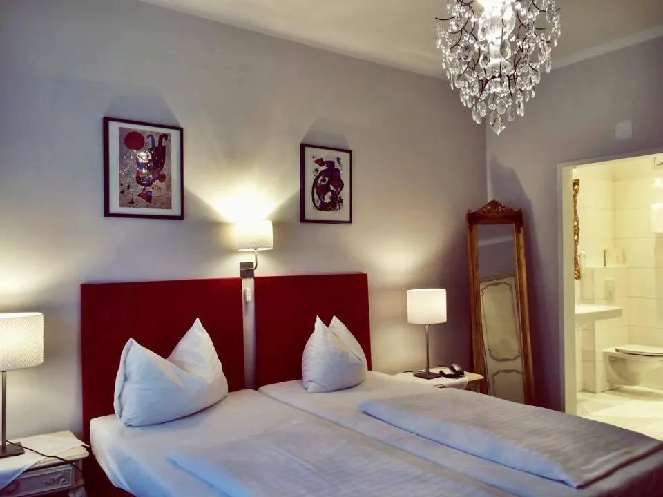 Bed in Stadthotel Restaurant Auerhahn