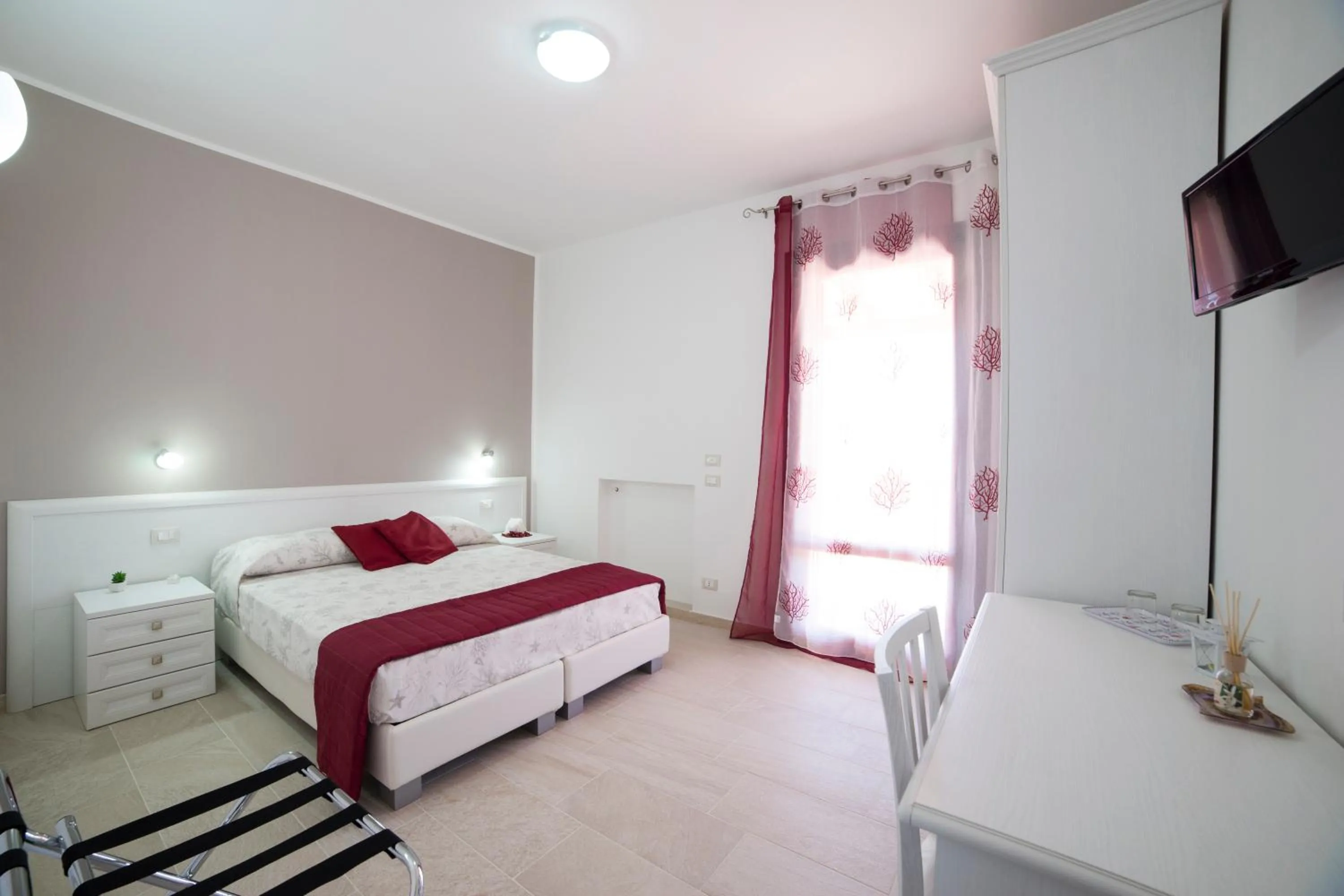 Photo of the whole room, Bed in Raggio Di Sale