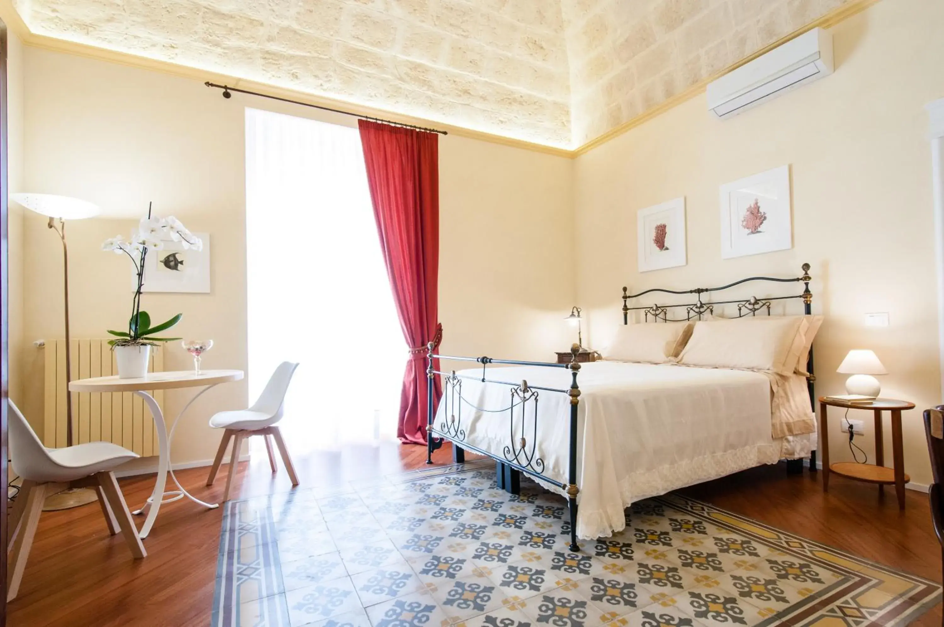 Deluxe Double Room with Balcony - single occupancy in Turenum Apartment B&B Deluxe Double Room with Balcony - single occupancy in Turenum Apartment B&B