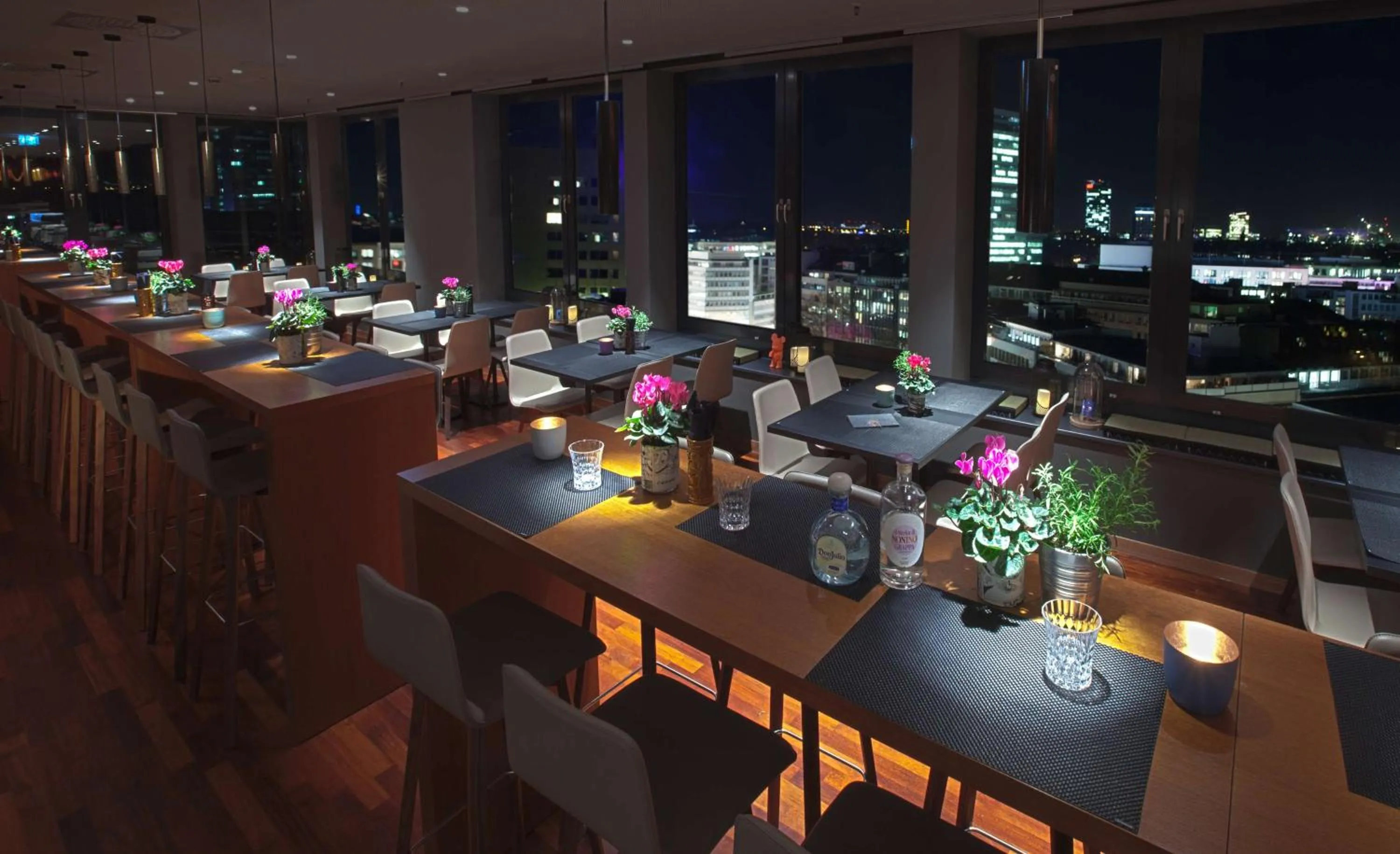 Lounge or bar in Me and All Hotel Dusseldorf, by Hyatt