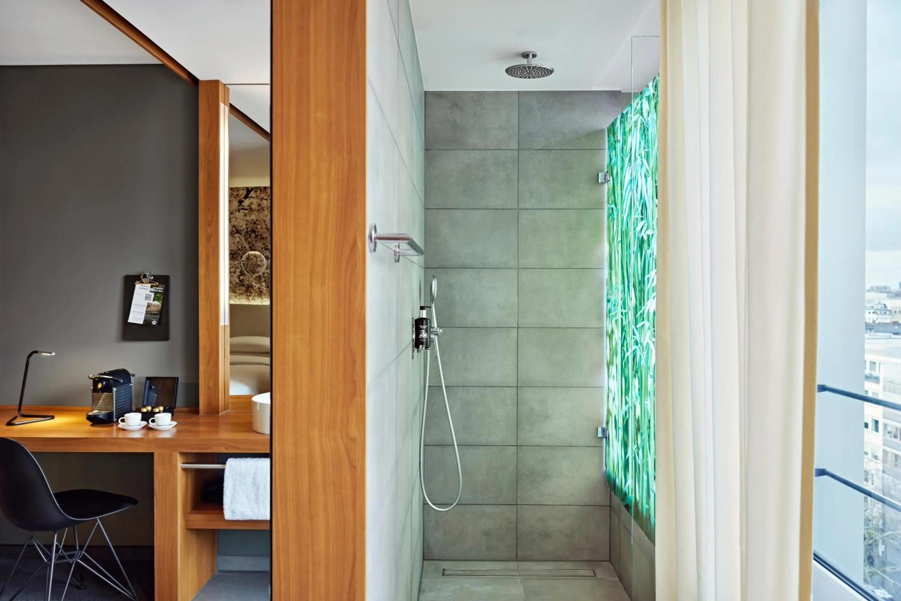 Shower in Me and All Hotel Dusseldorf, by Hyatt