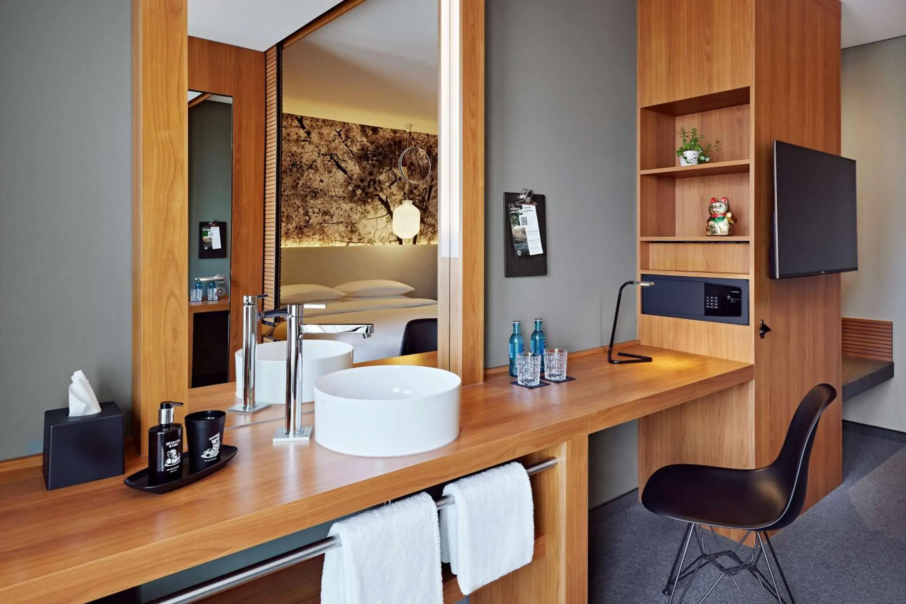 Queen Room with Courtyard View in Me and All Hotel Dusseldorf, by Hyatt Queen Room with Courtyard View in Me and All Hotel Dusseldorf, by Hyatt