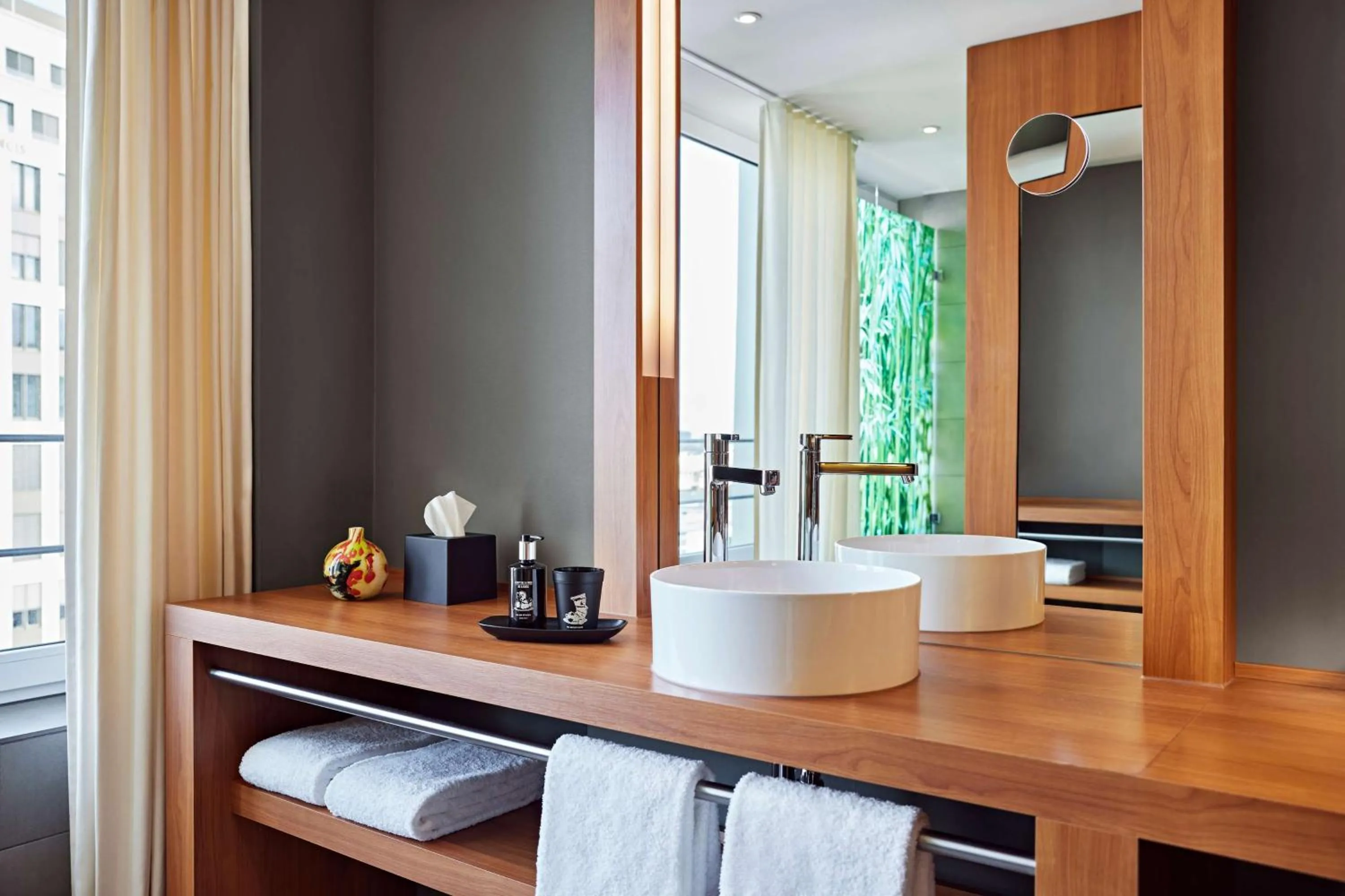 Bedroom in Me and All Hotel Dusseldorf, by Hyatt