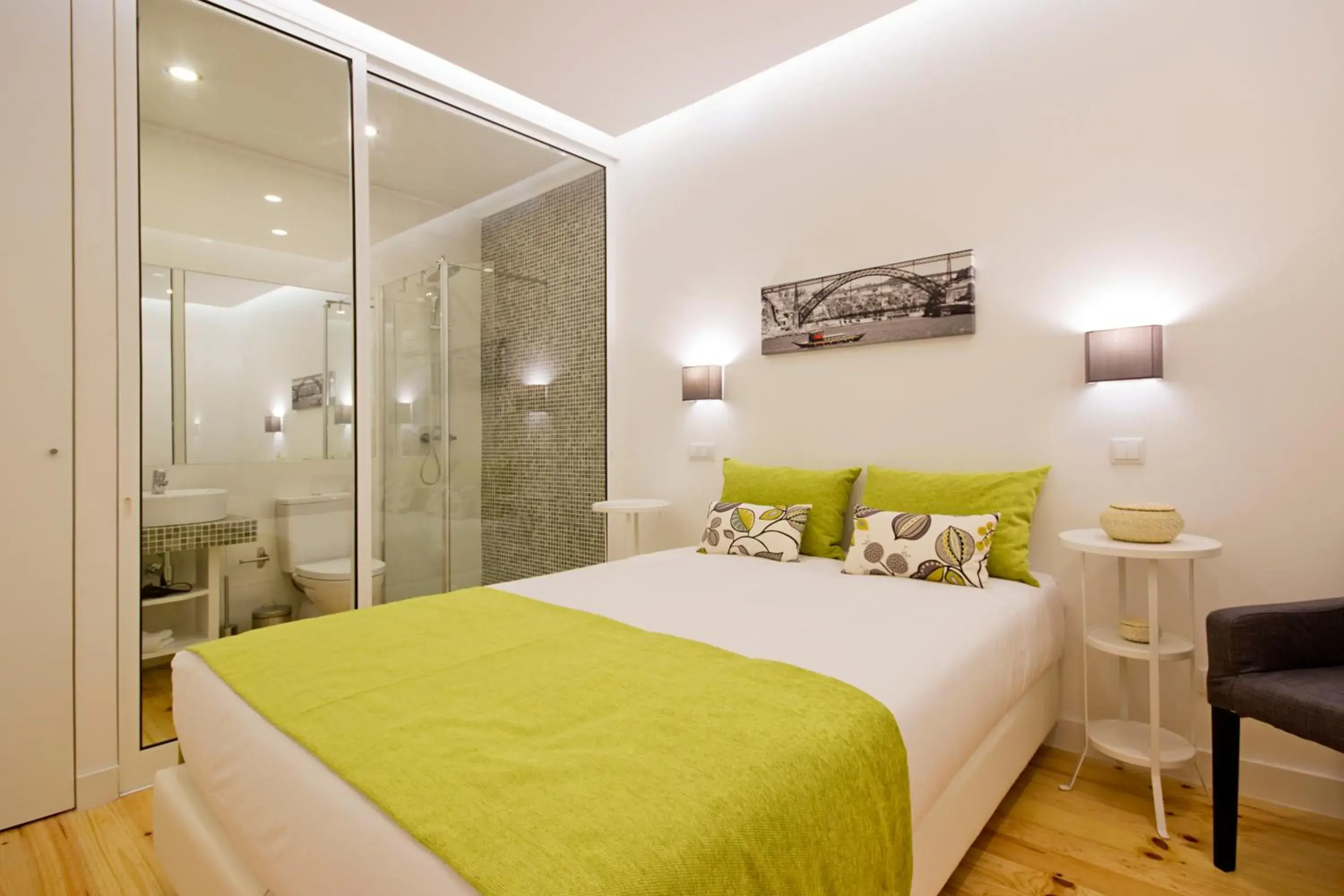 Interior Double Room in MyStay Porto Bolhão Interior Double Room in MyStay Porto Bolhão