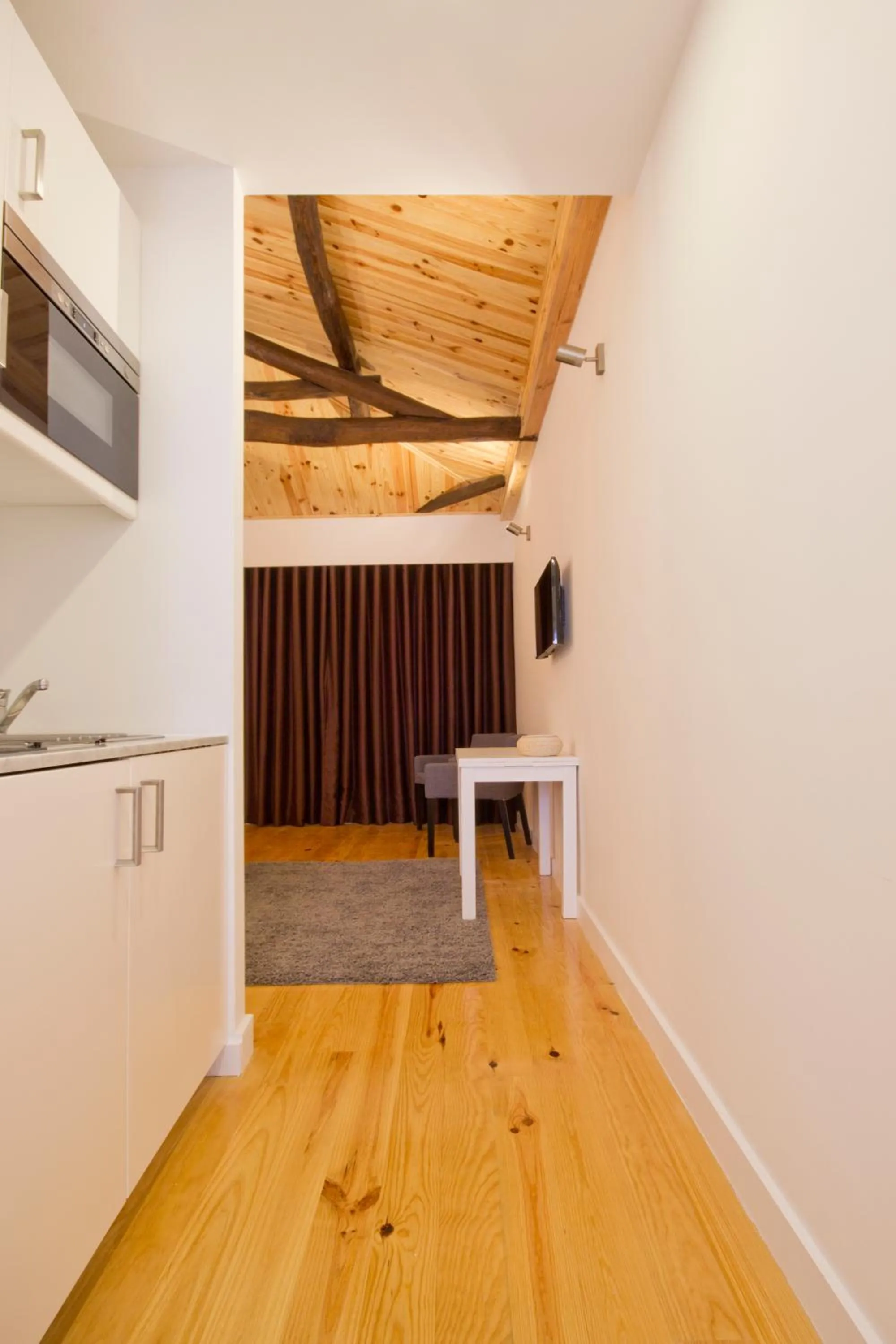 Dining area in MyStay Porto Bolhão