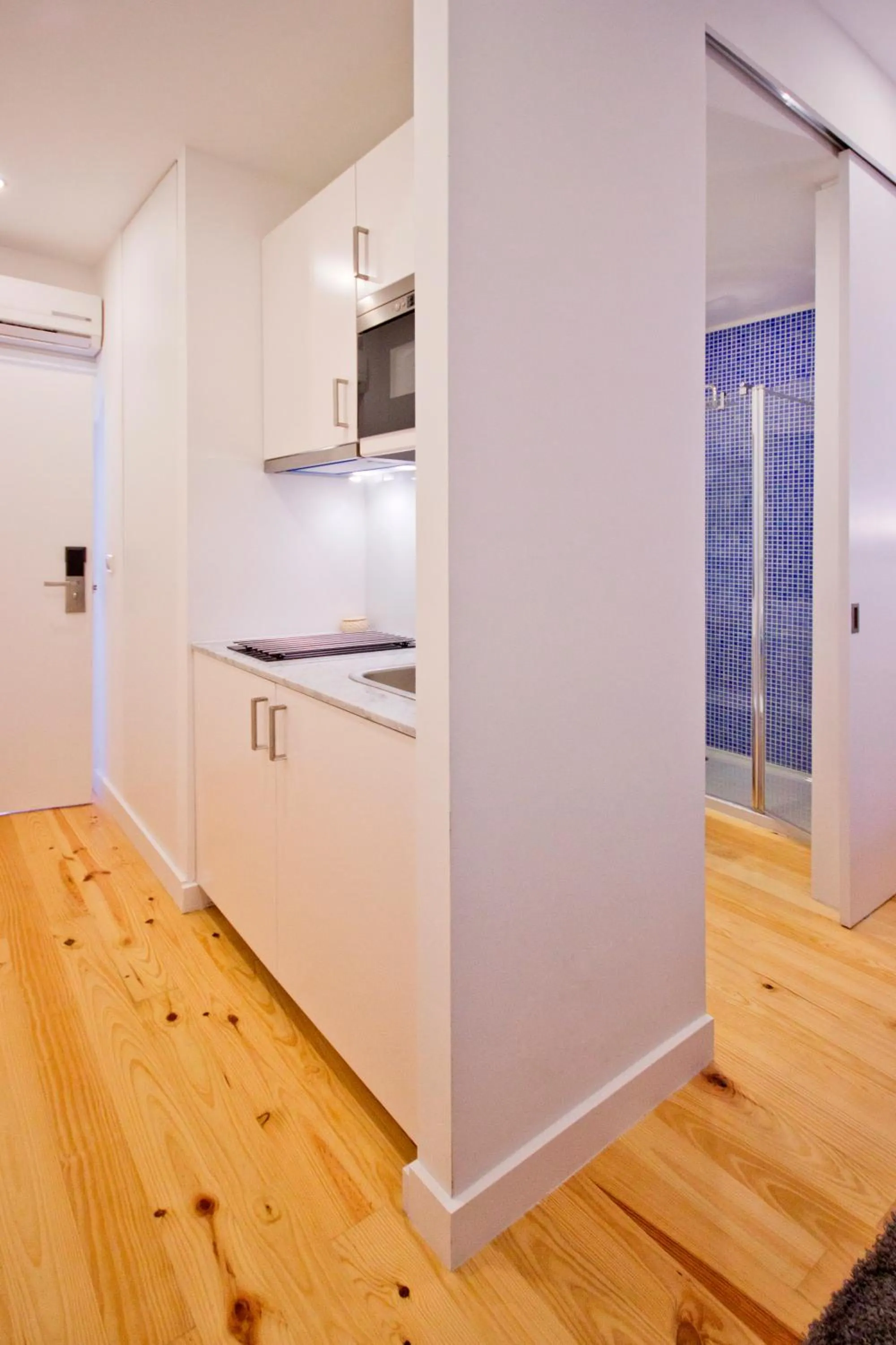 Kitchen or kitchenette in MyStay Porto Bolhão