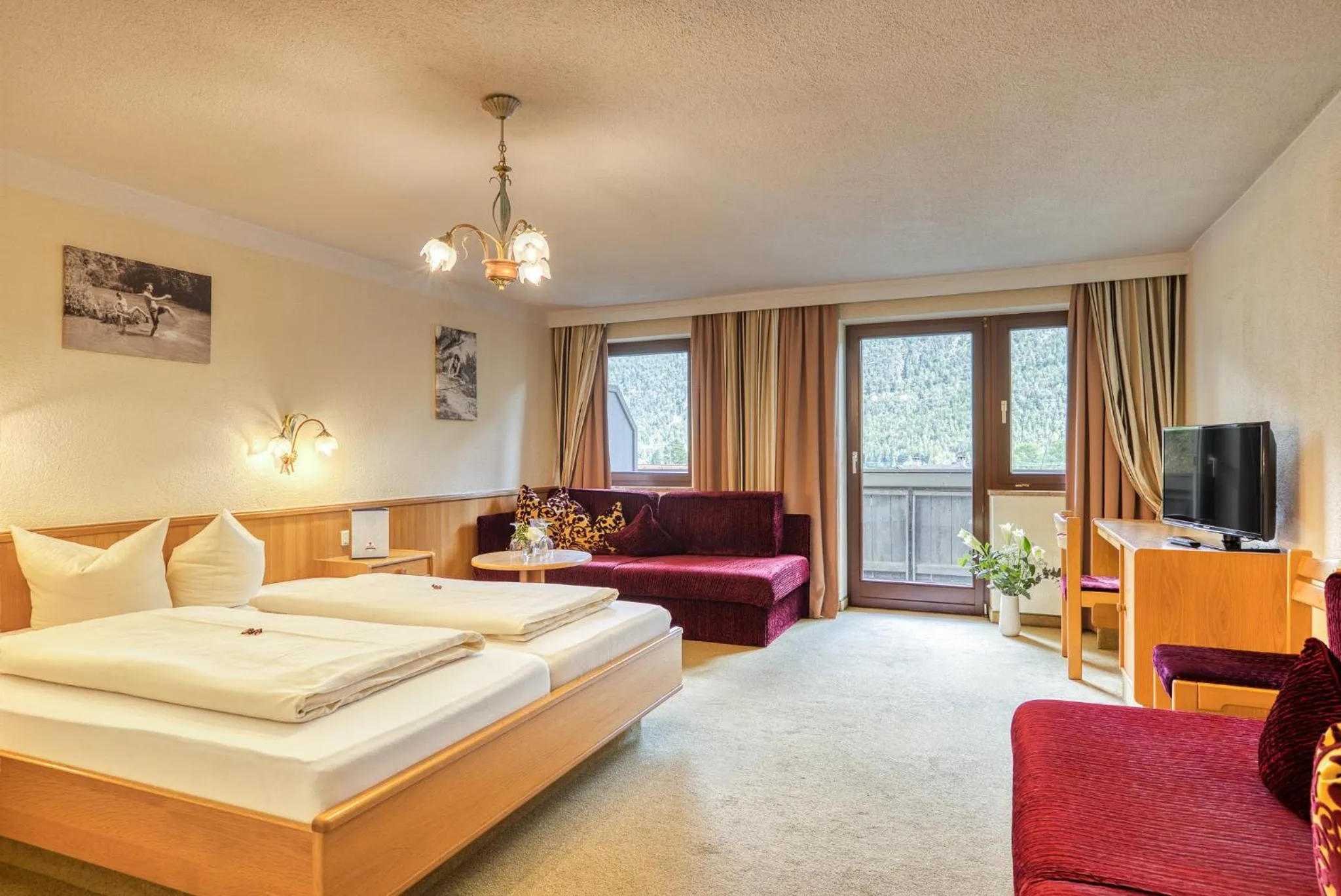 Seating area, Bed in Hotel zum Lamm