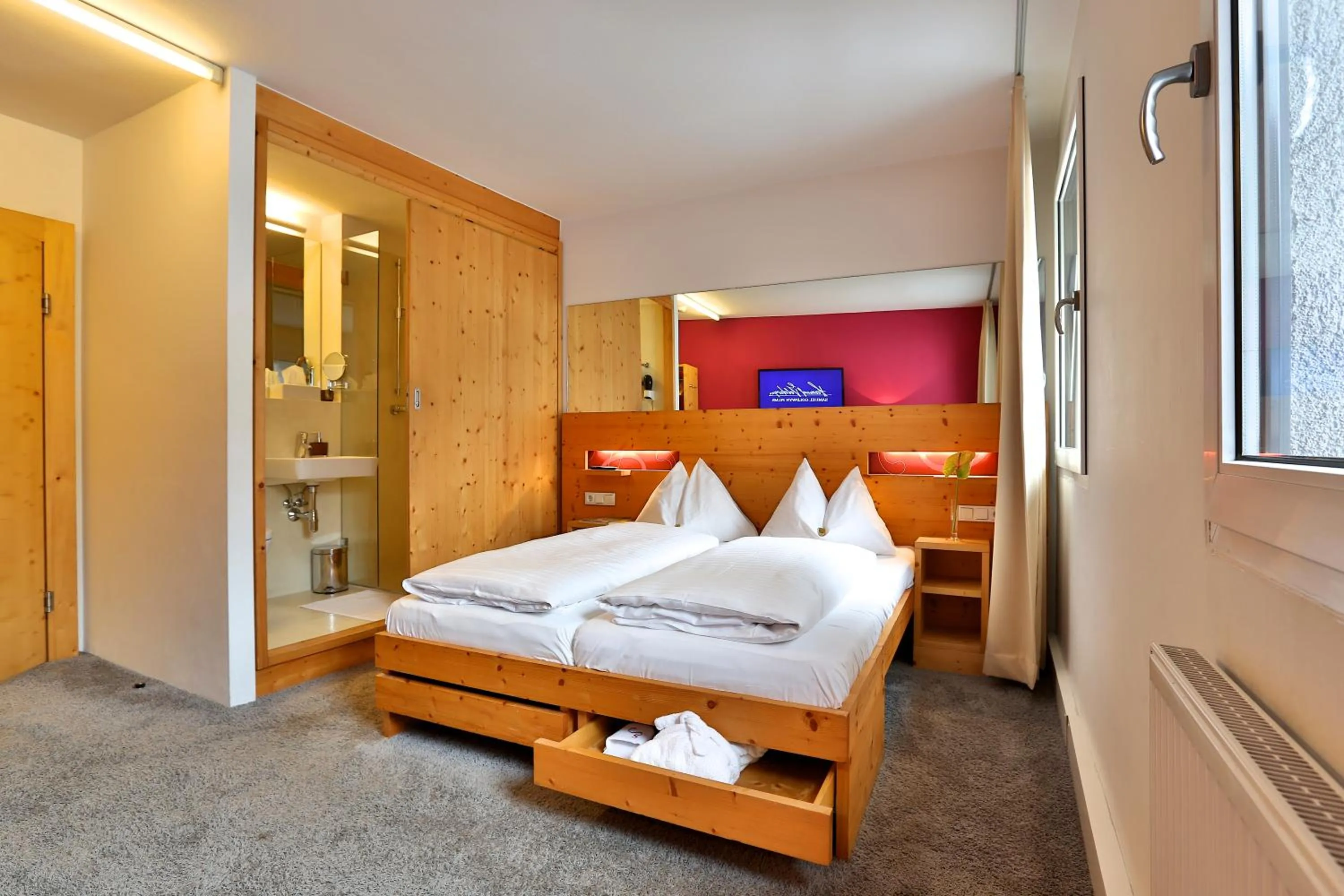 Photo of the whole room, Bed in Hotel Steinerwirt1493