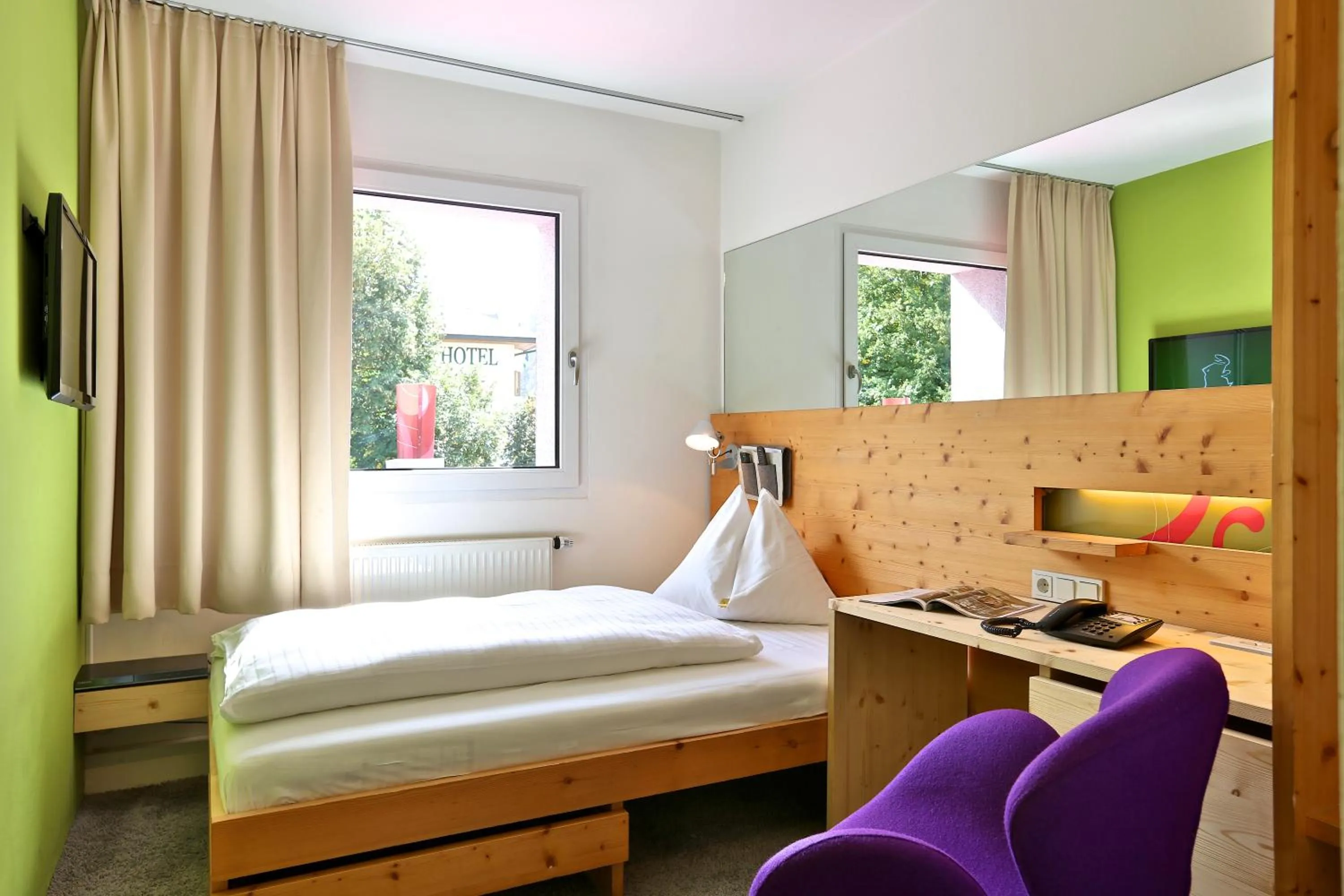 Photo of the whole room, Bed in Hotel Steinerwirt1493