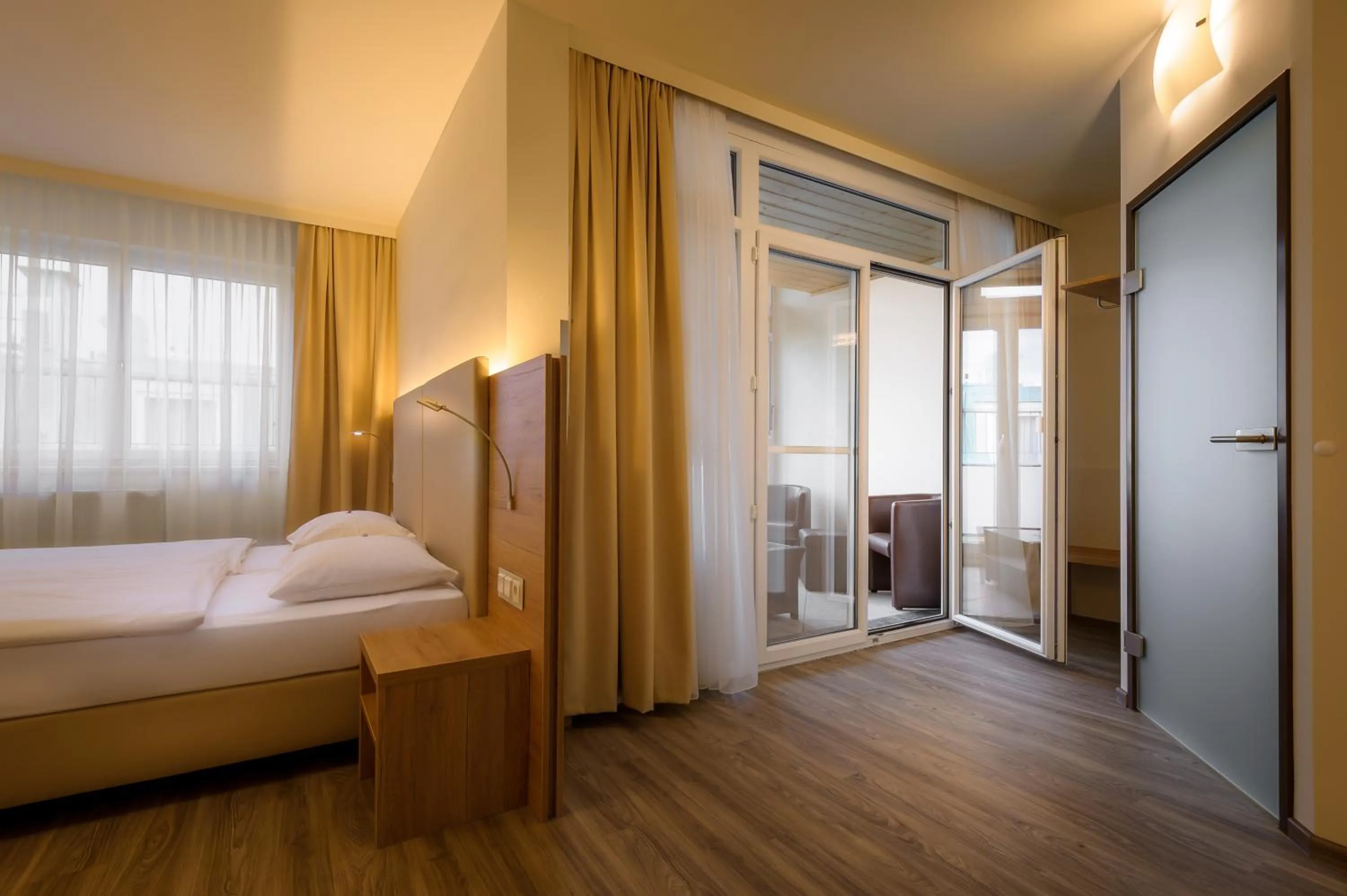 Photo of the whole room, Bed in City Hotel Stockerau