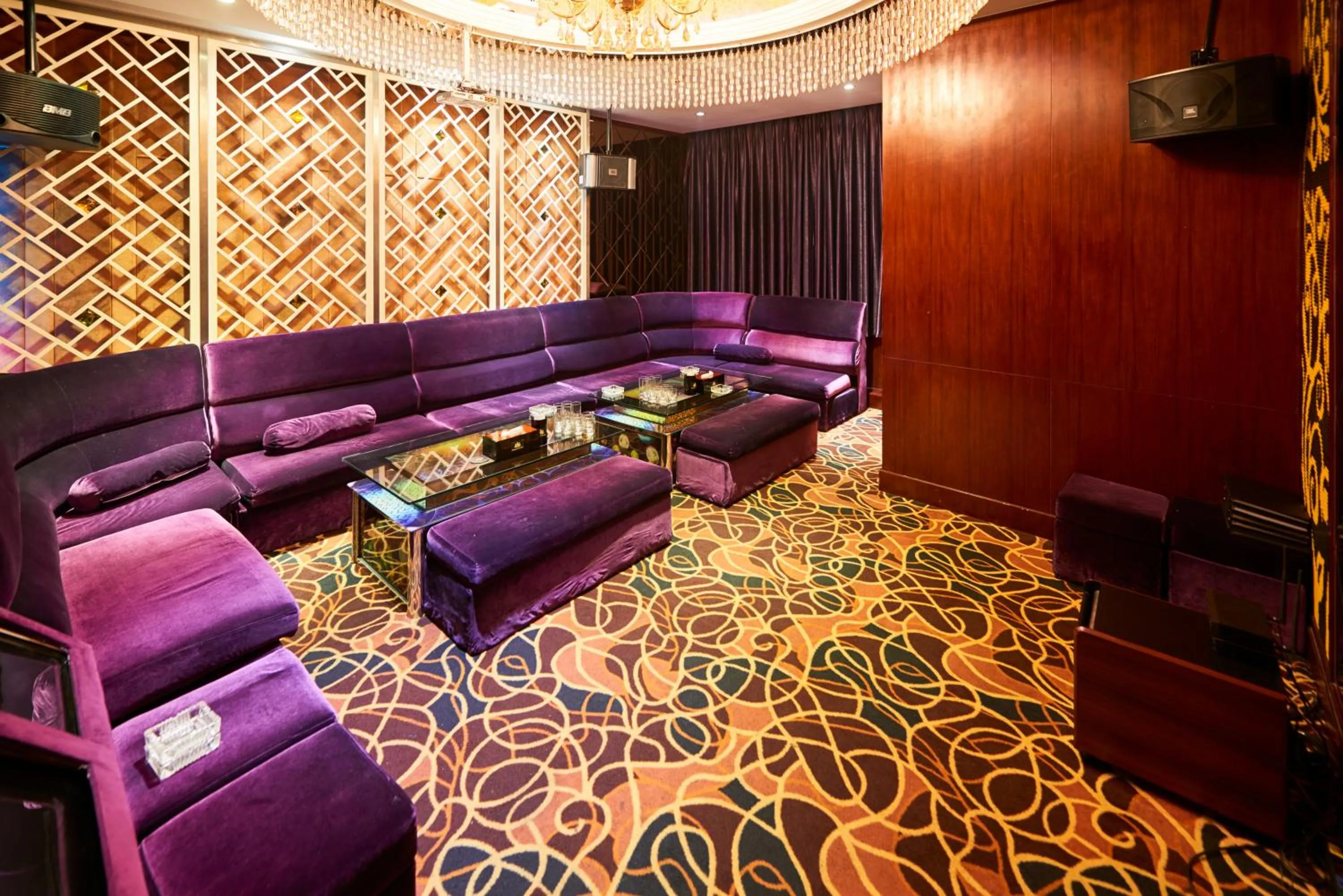 Nightclub / DJ in Hanoi Hotel