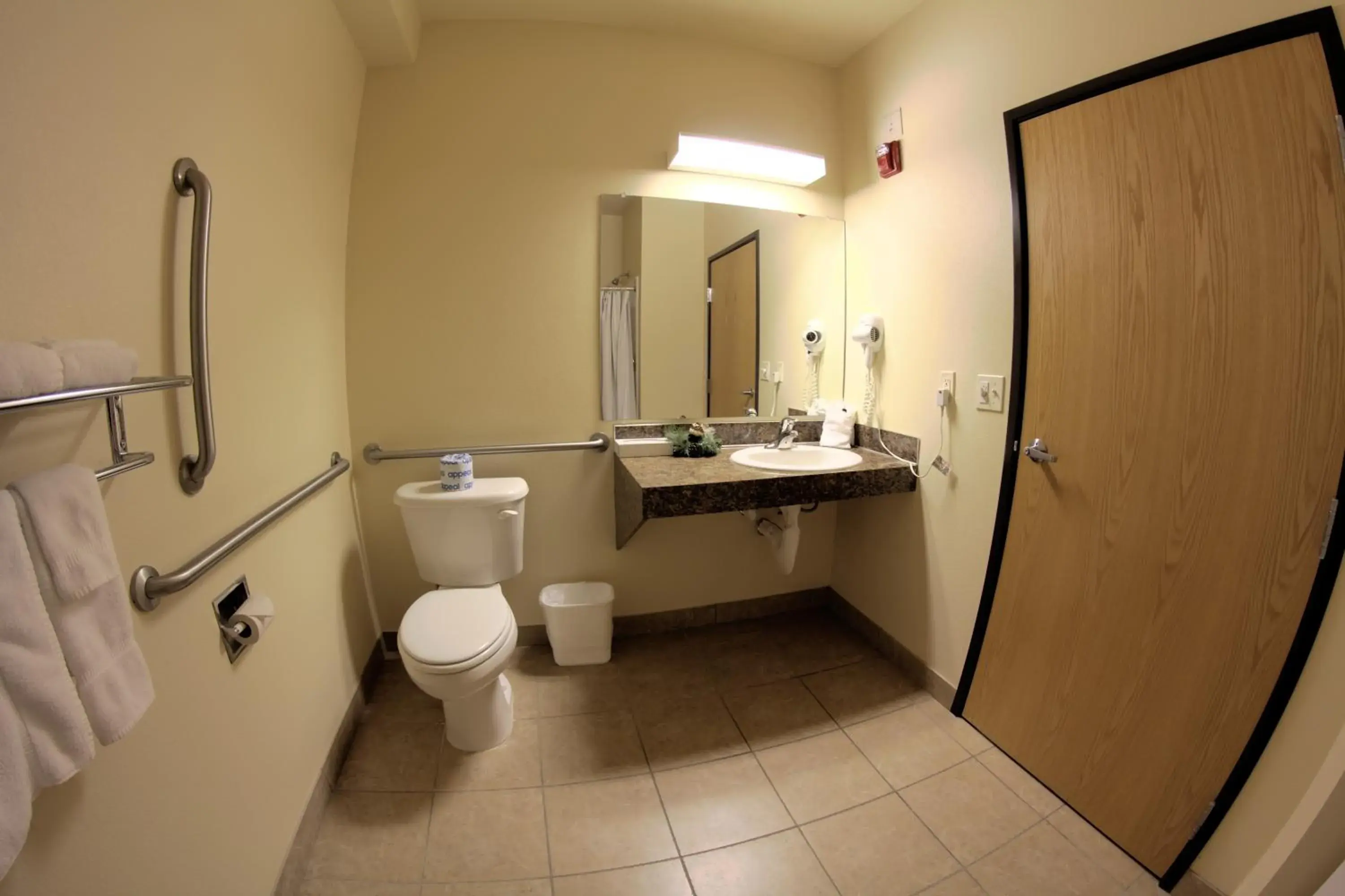 Bathroom in Quality Inn Selah North Park Bathroom in Quality Inn Selah North Park