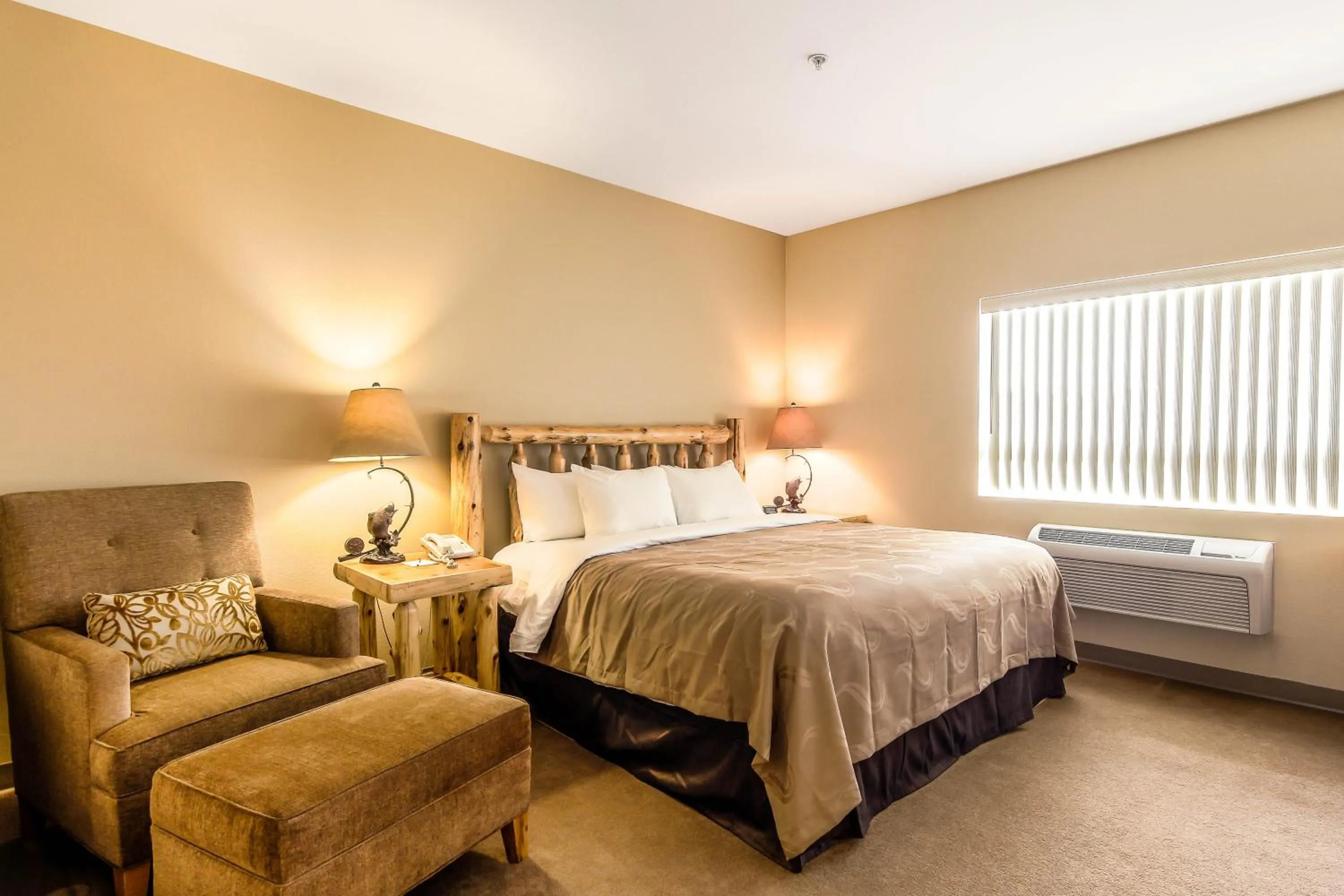 Bedroom, Bed in Quality Inn Selah North Park