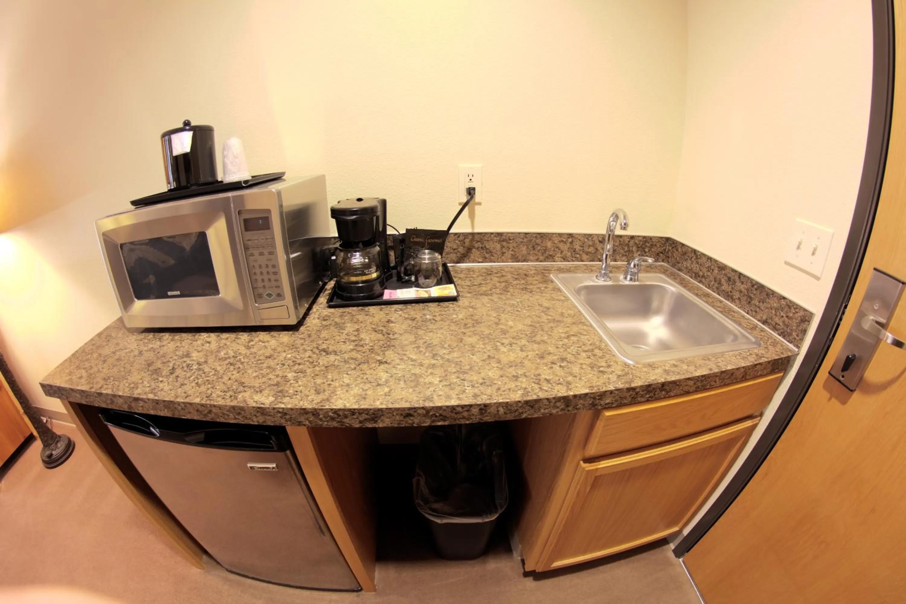 Kitchen or kitchenette in Quality Inn Selah North Park