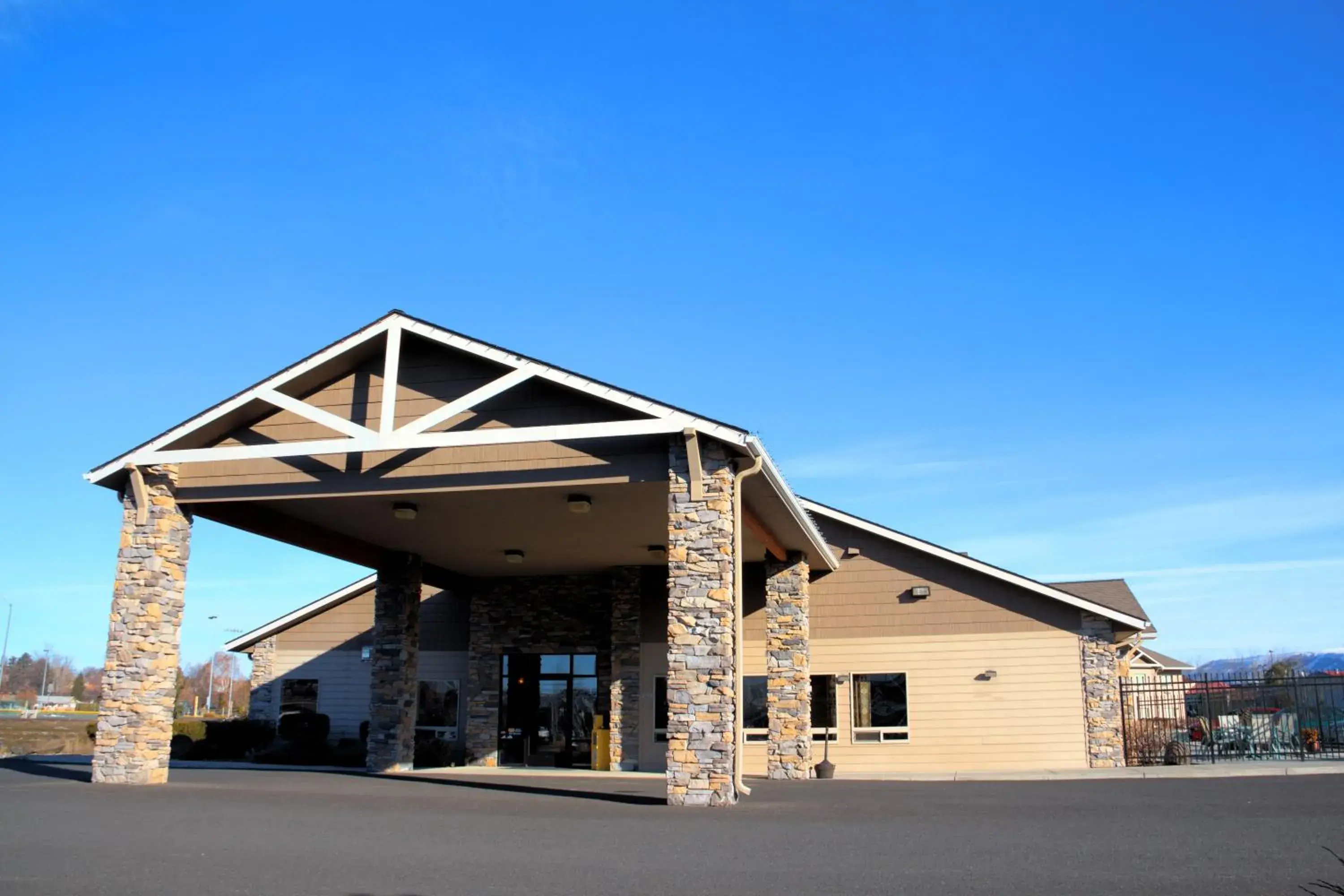 Property building in Quality Inn Selah North Park Property building in Quality Inn Selah North Park