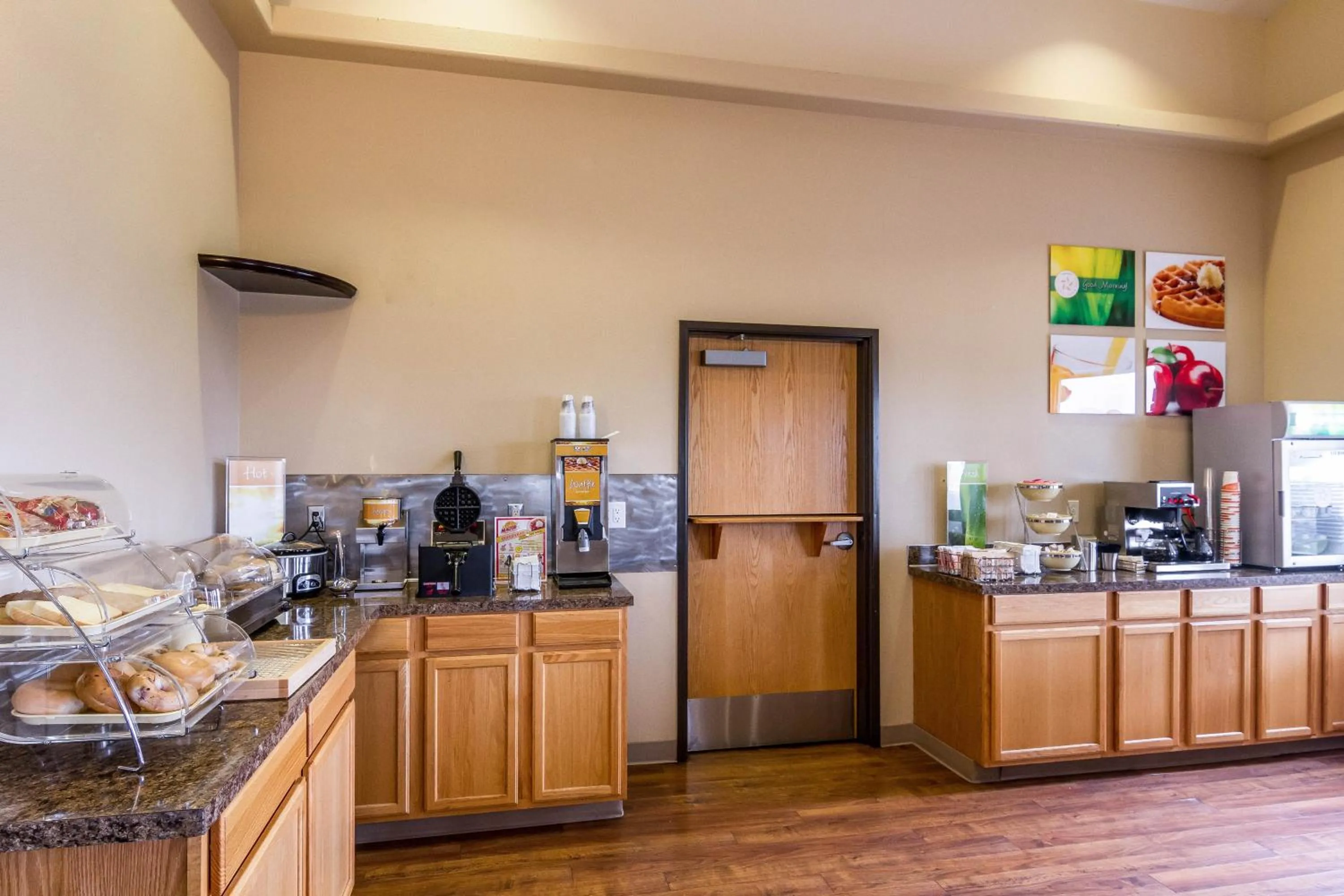 Buffet breakfast in Quality Inn Selah North Park