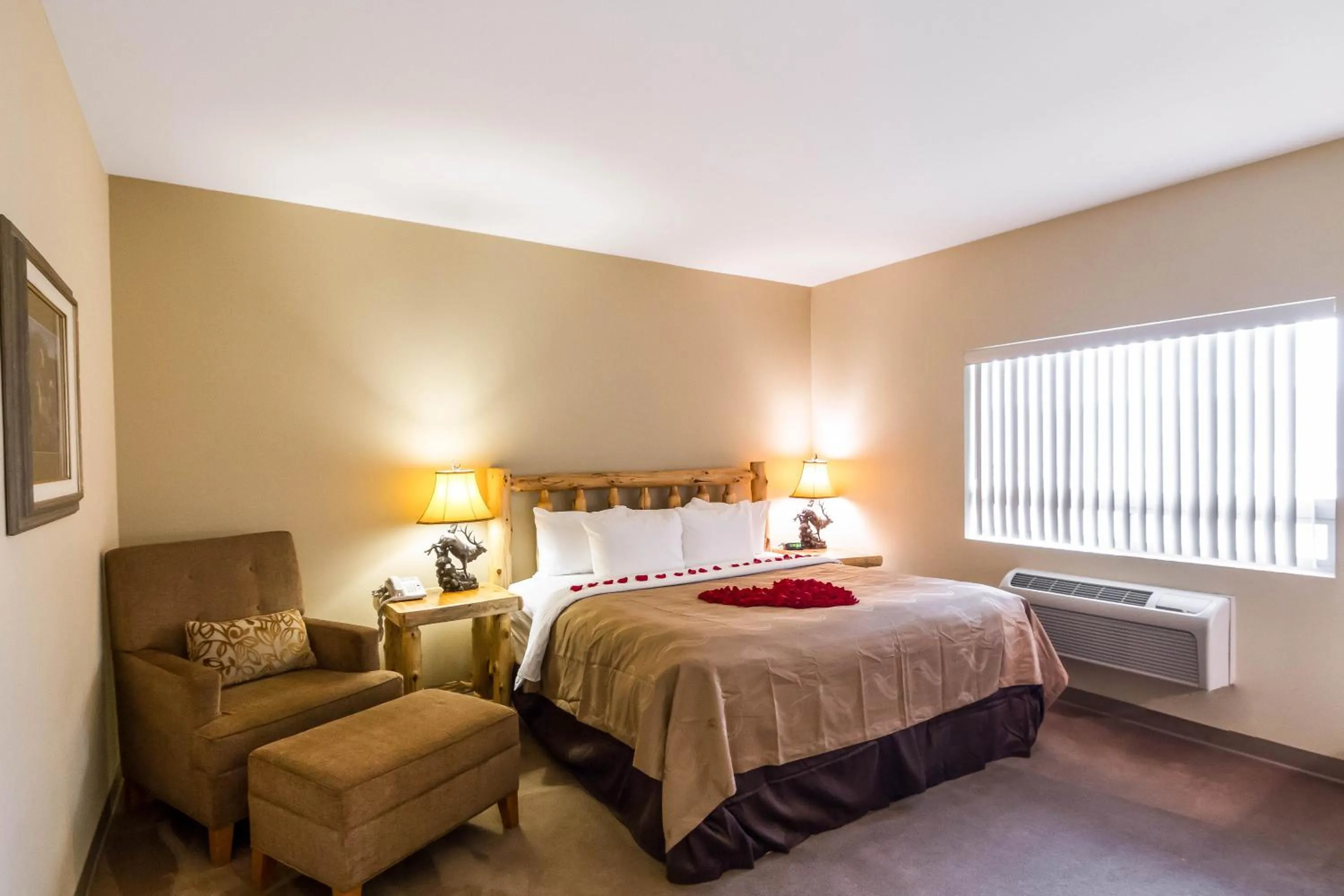 Bedroom, Bed in Quality Inn Selah North Park