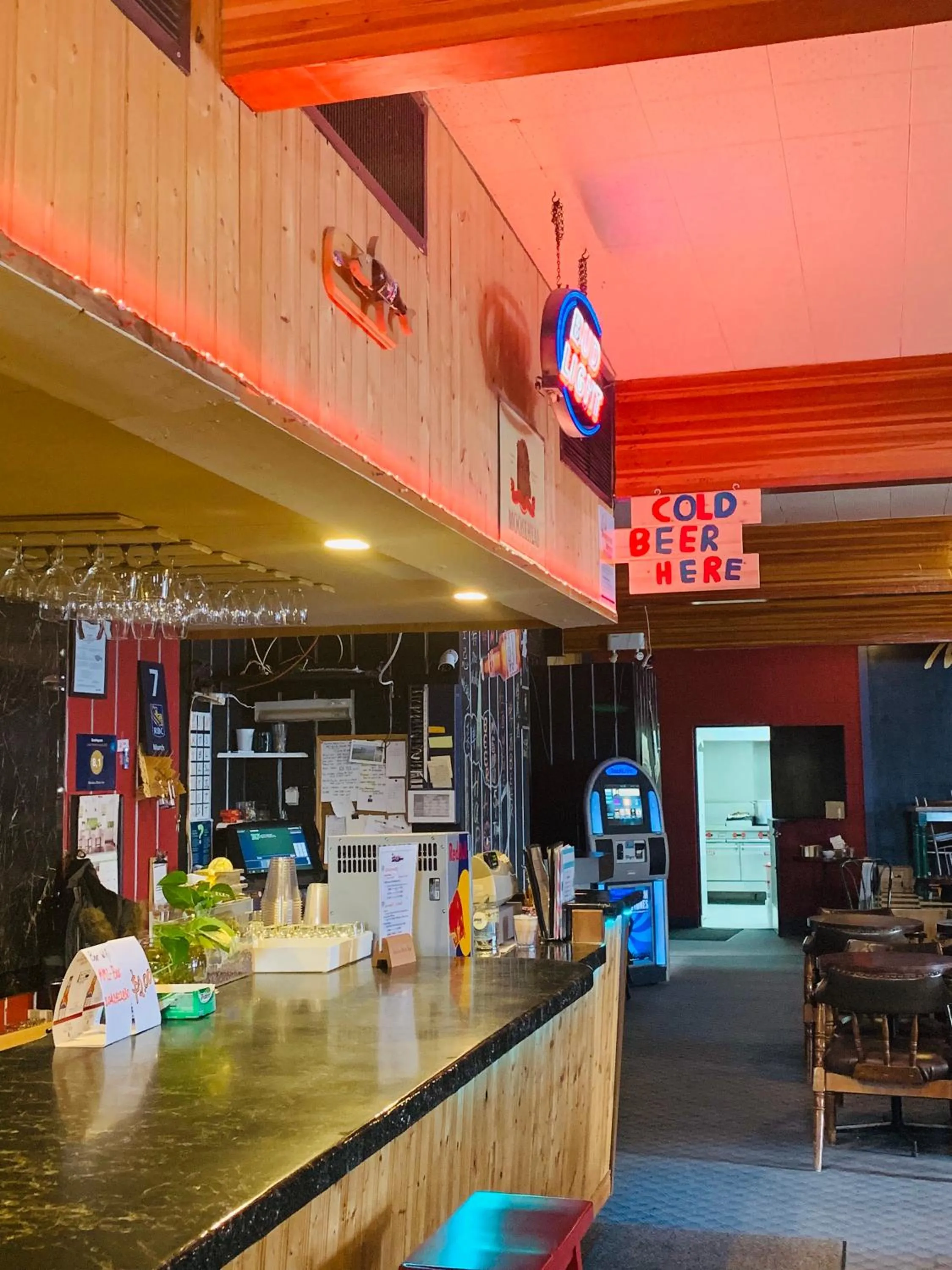 Lounge or bar in Manitou Motor Inn