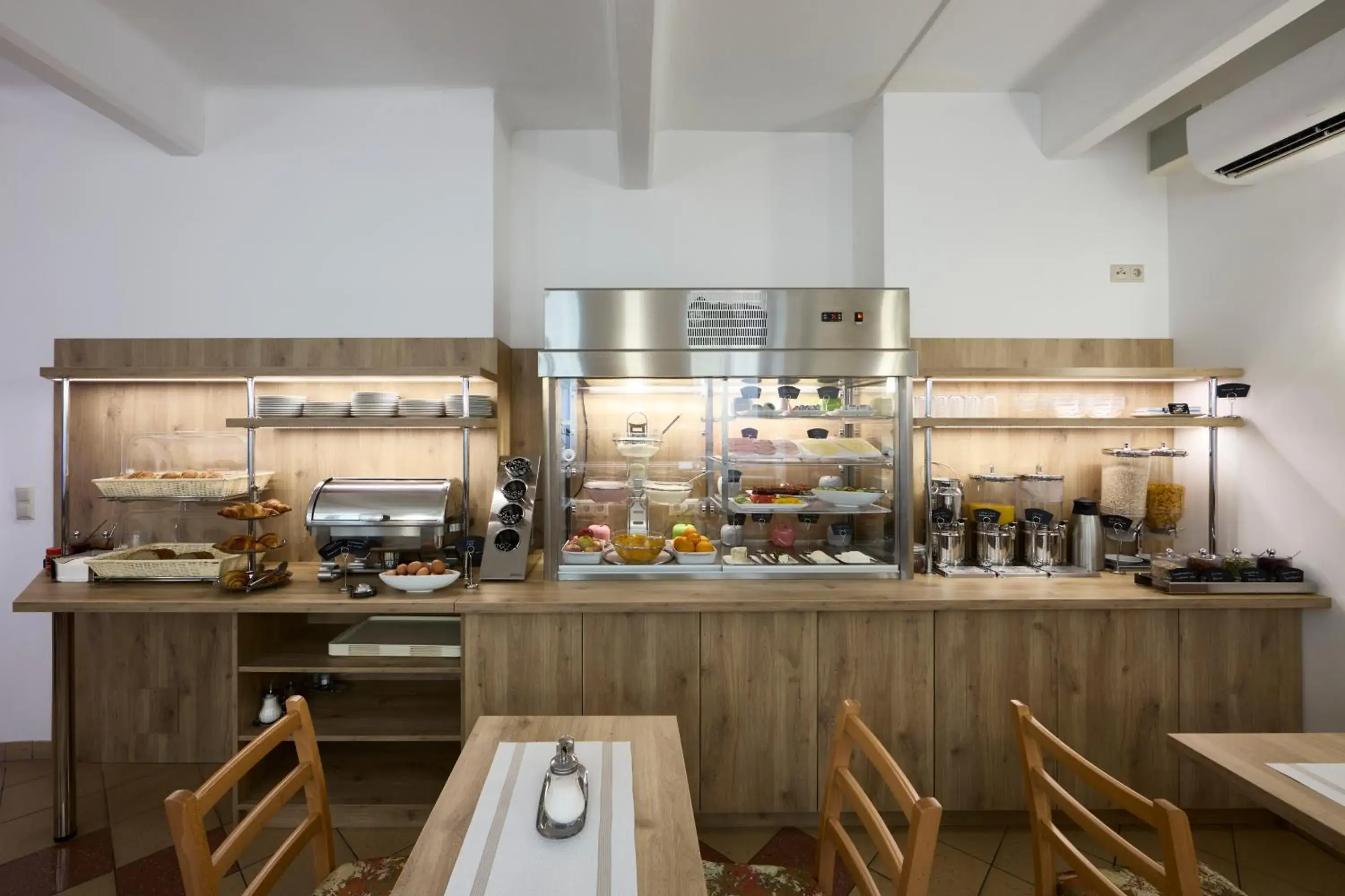 Food and drinks in Hotel Terminus Food and drinks in Hotel Terminus