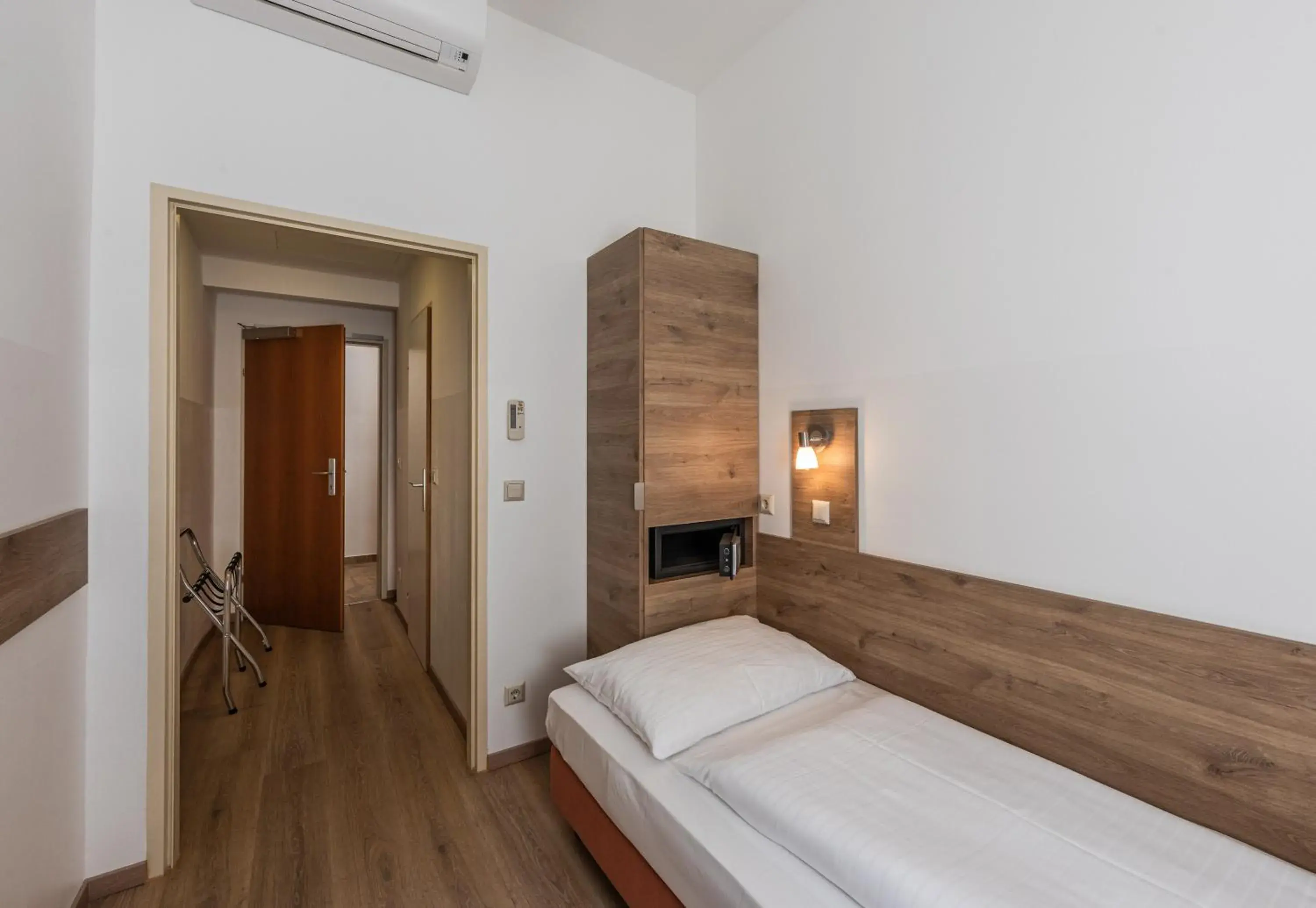 Photo of the whole room, Bed in Hotel Terminus Photo of the whole room, Bed in Hotel Terminus