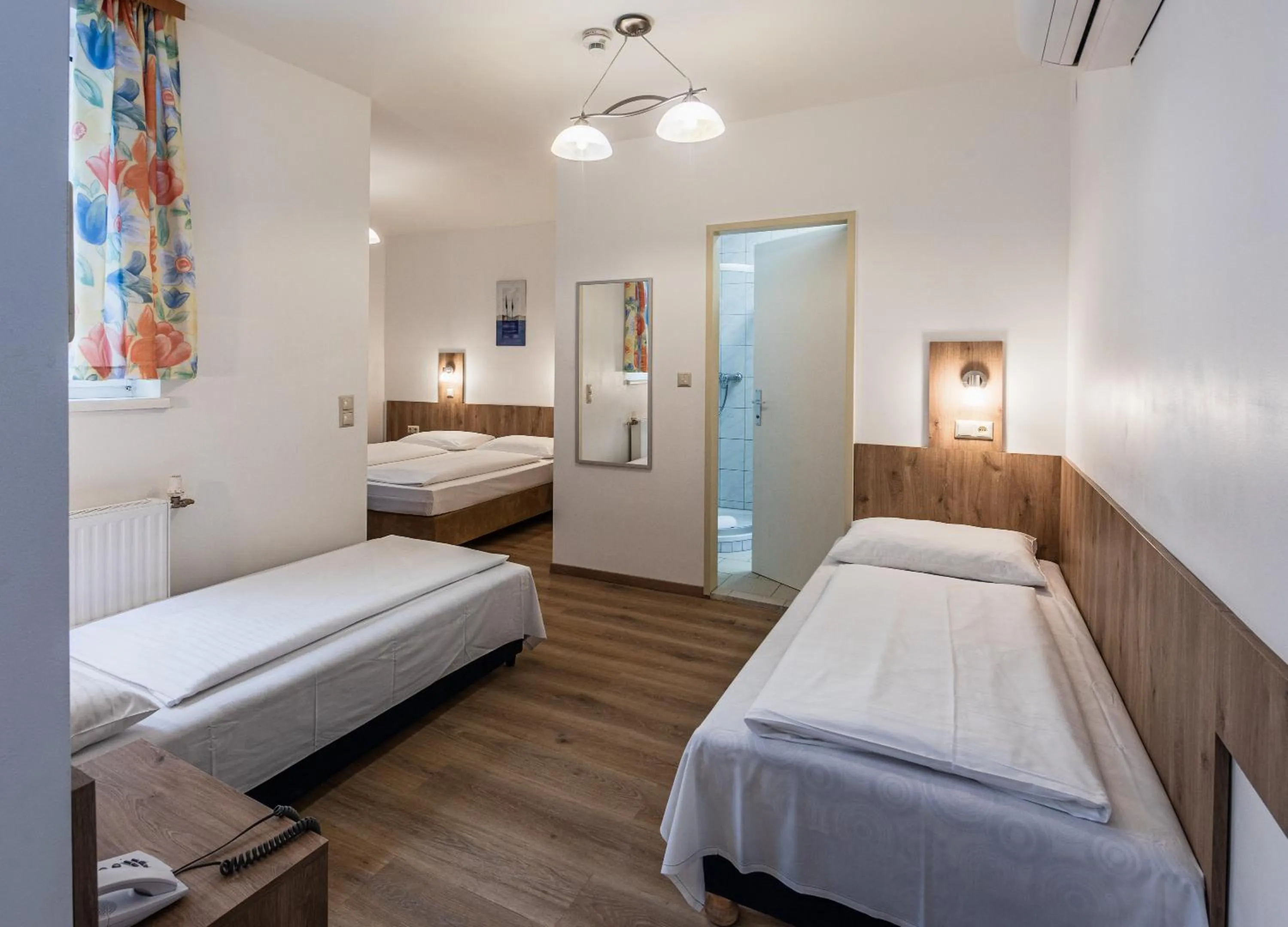 Photo of the whole room, Bed in Hotel Terminus