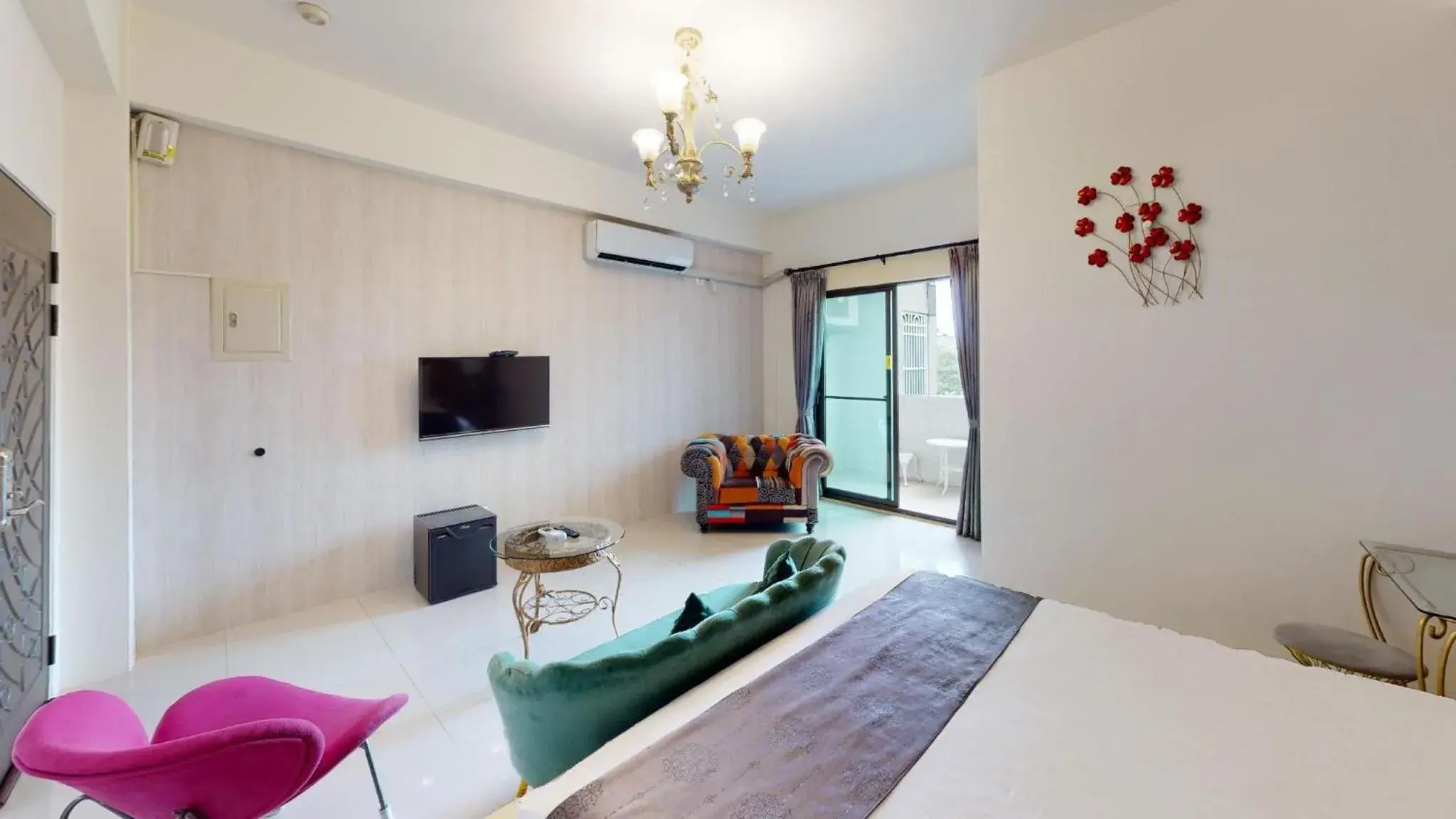 Double Room with Balcony in Avenue B&B Double Room with Balcony in Avenue B&B