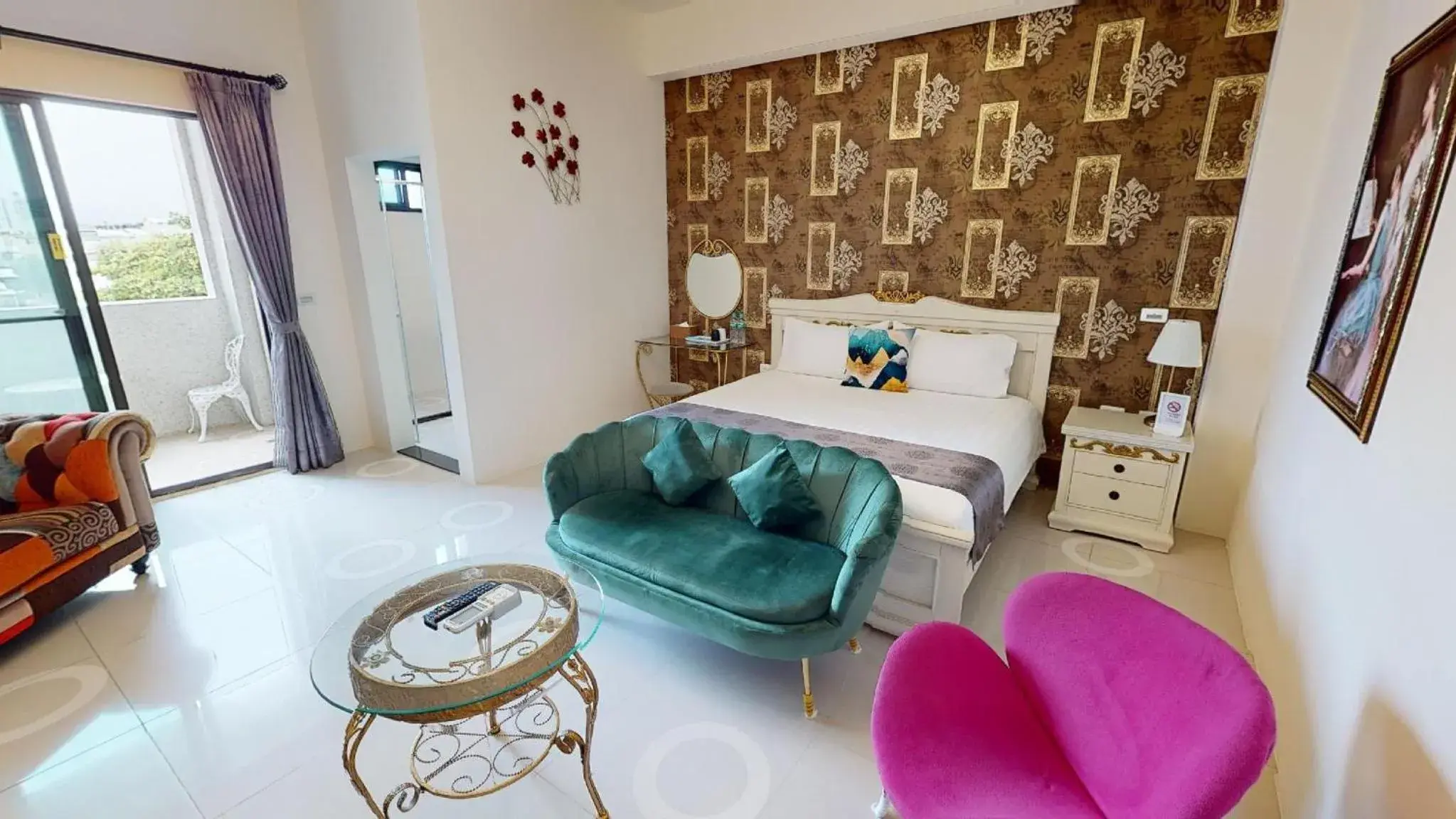 Double Room with Balcony in Avenue B&B Double Room with Balcony in Avenue B&B