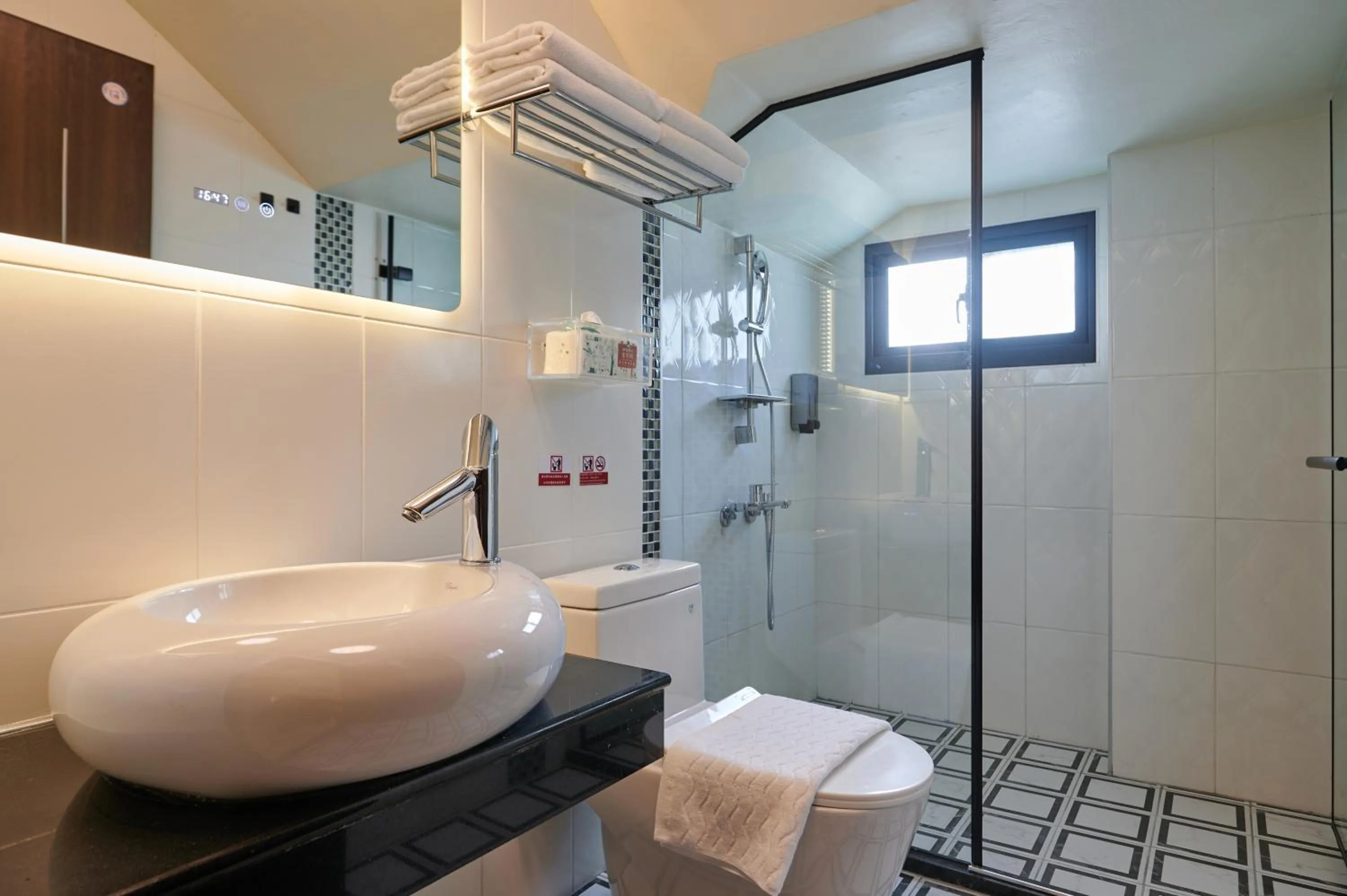 Bathroom in Avenue B&B