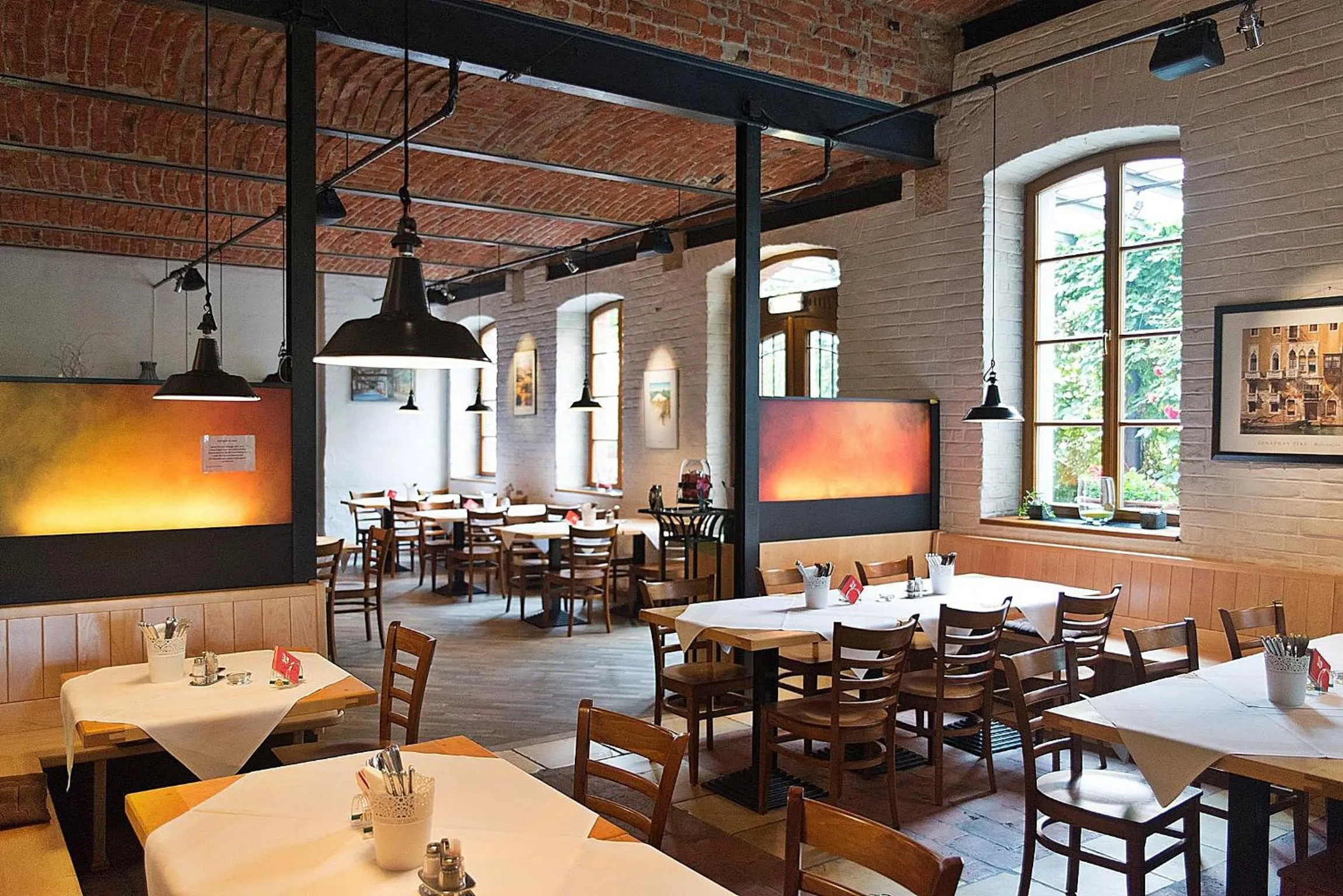 Restaurant/places to eat in Hotel Fabrik Wien