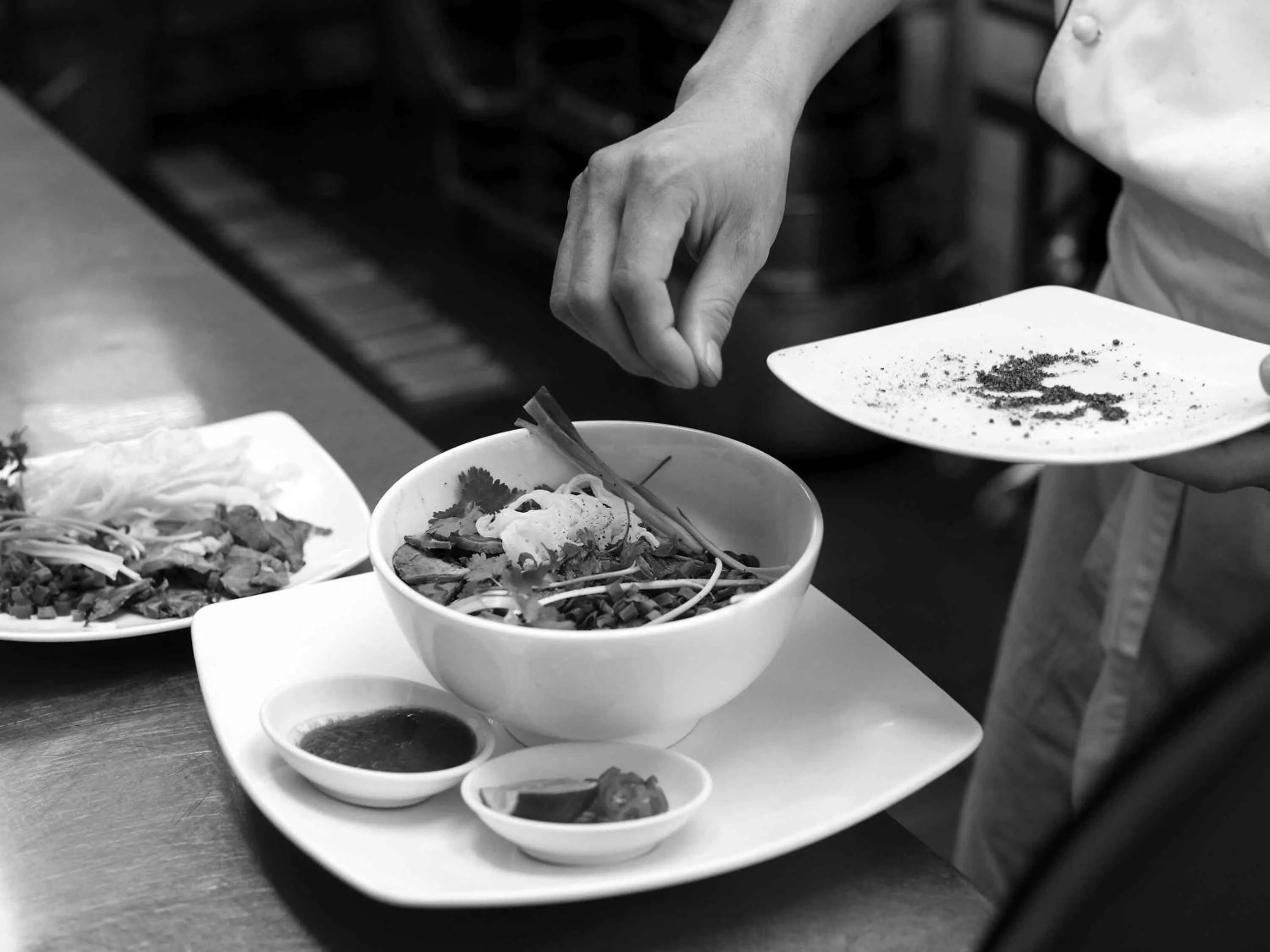 Restaurant/places to eat in Mercure Hanoi La Gare Hotel