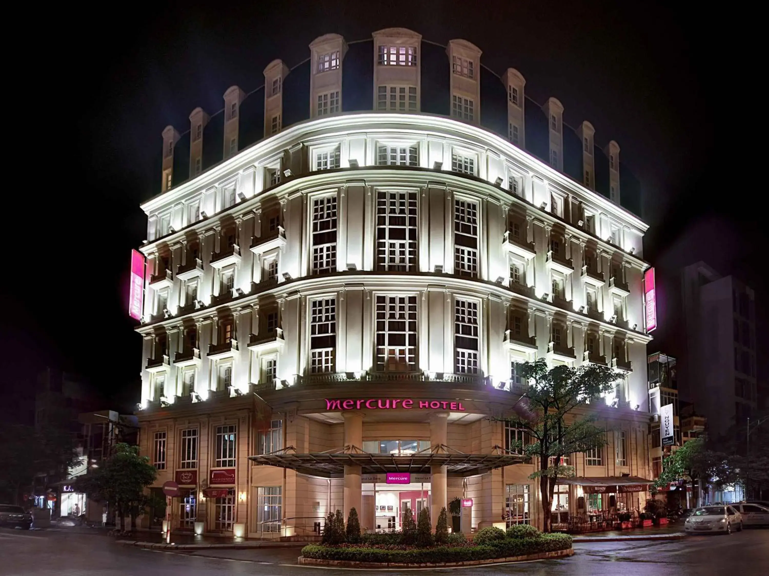 Property building in Mercure Hanoi La Gare Hotel Property building in Mercure Hanoi La Gare Hotel