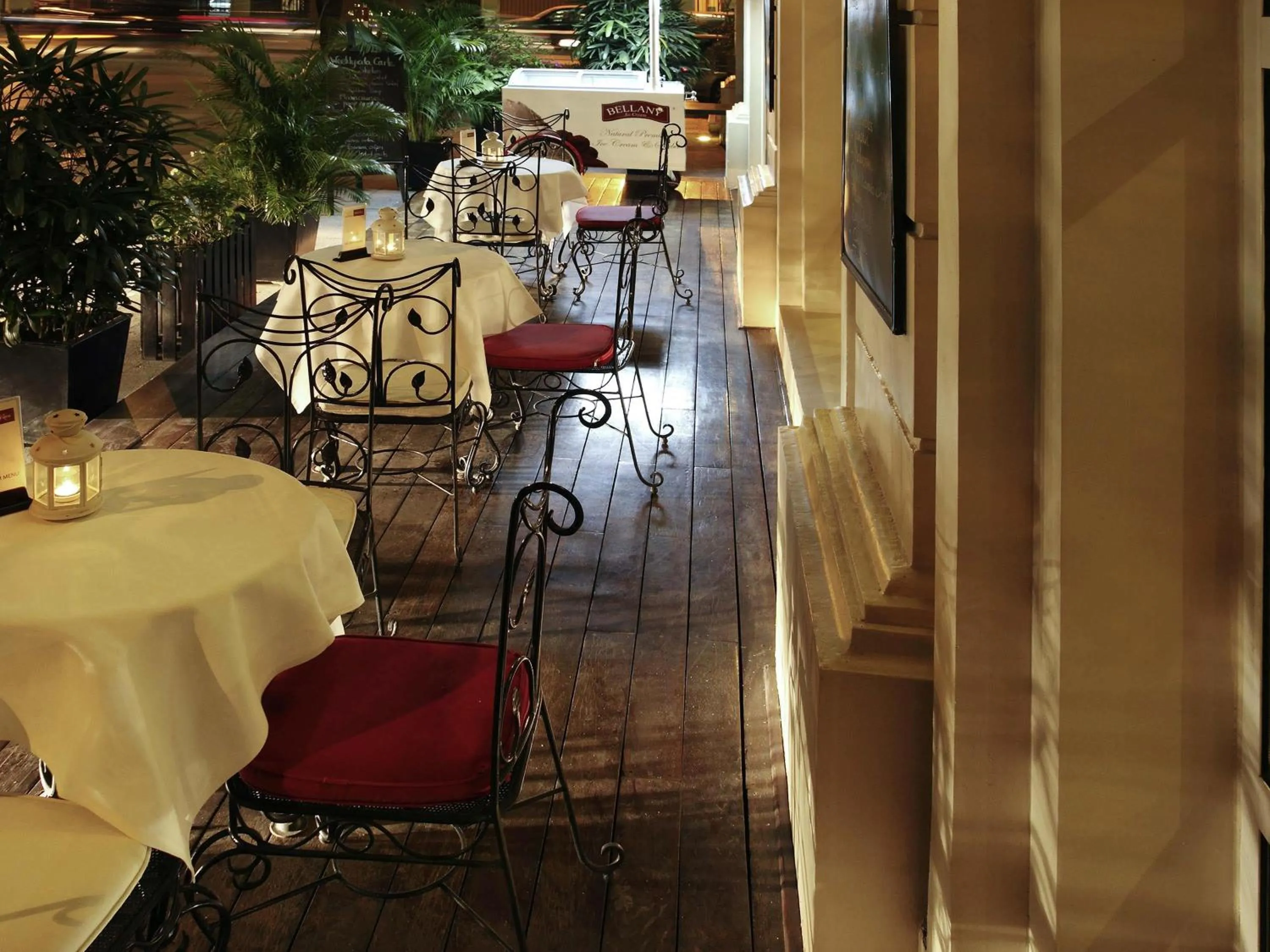 Lounge or bar in Mercure Hanoi La Gare Hotel